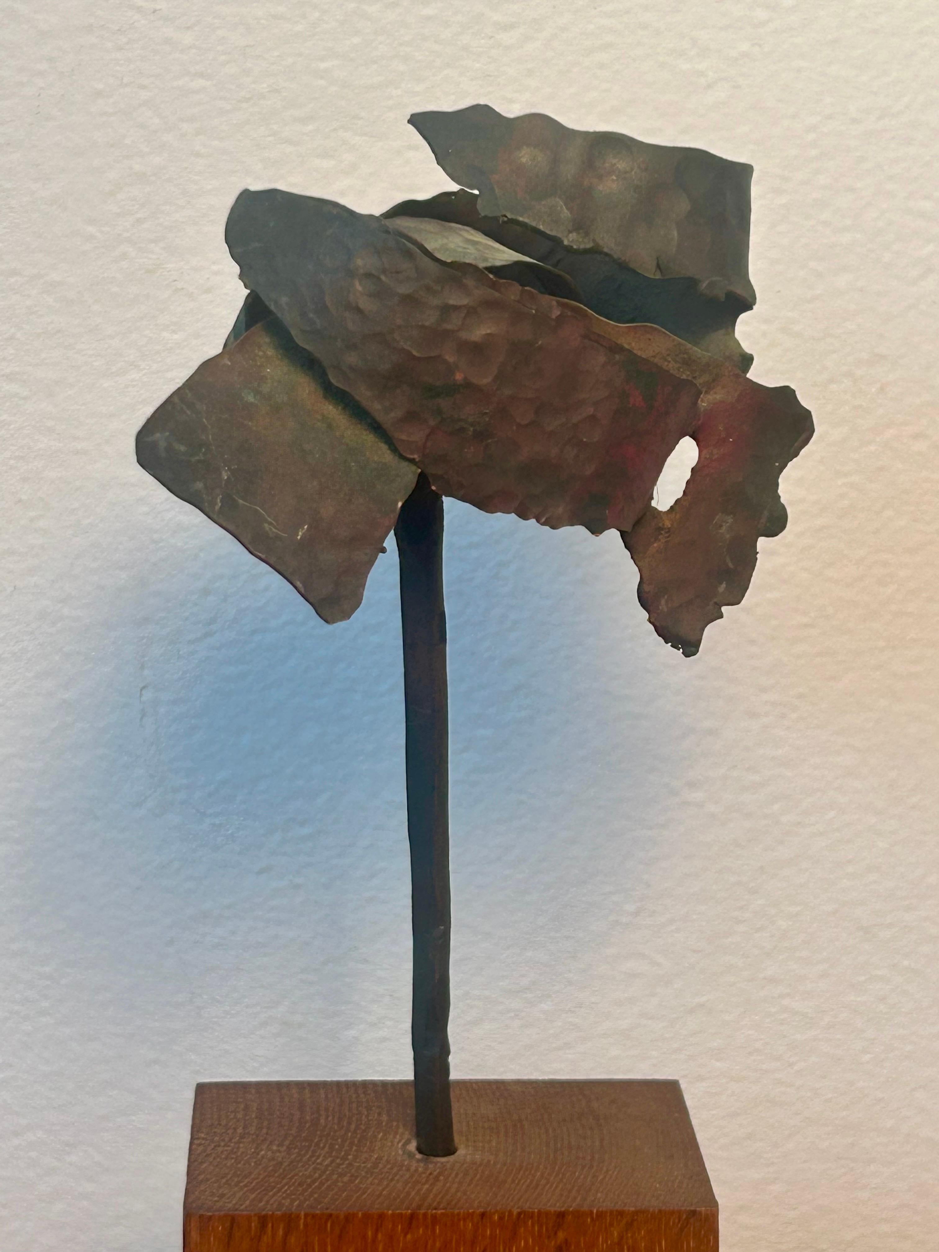 Moderne Petite sculpture abstraite en bronze en vente
