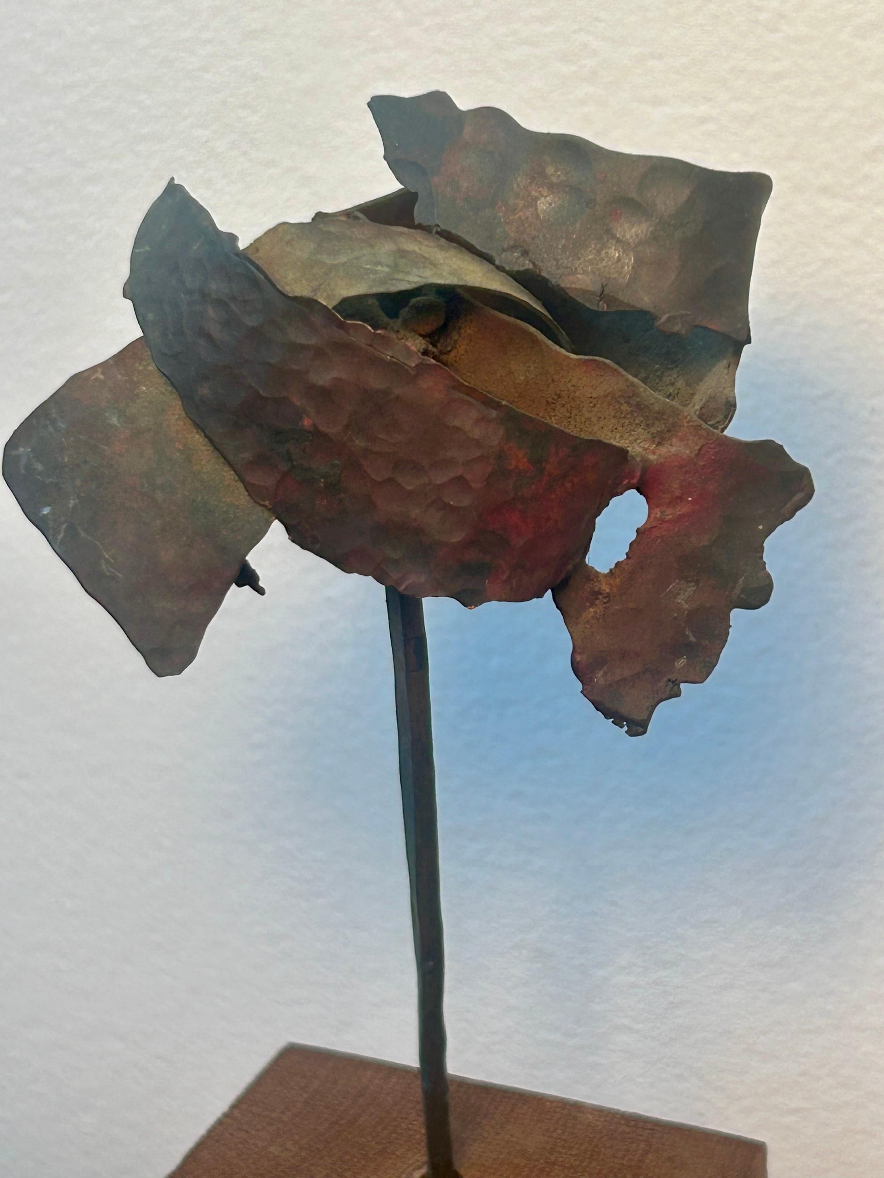Fait main Petite sculpture abstraite en bronze en vente