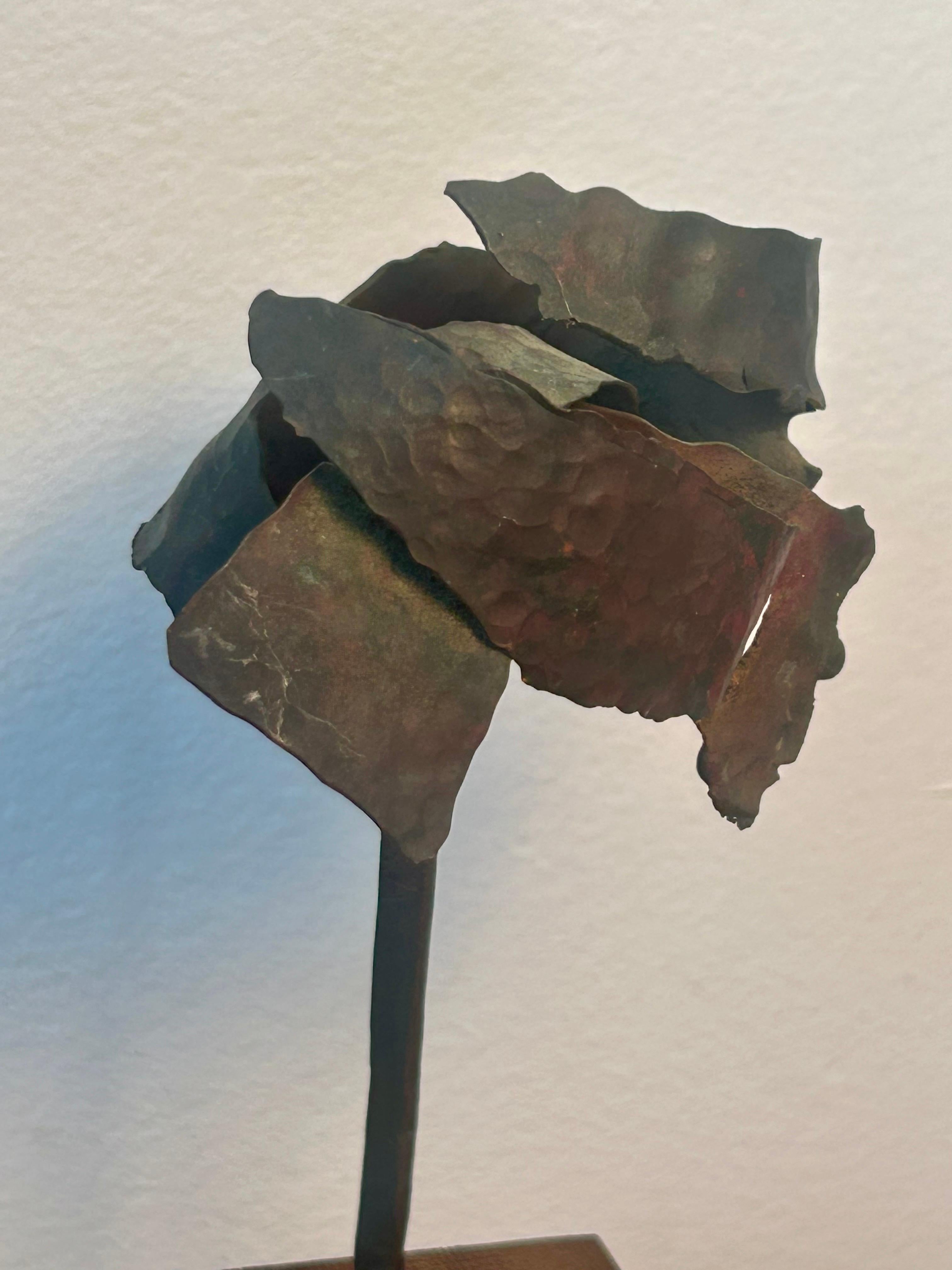 Petite sculpture abstraite en bronze Excellent état - En vente à Los Angeles, CA