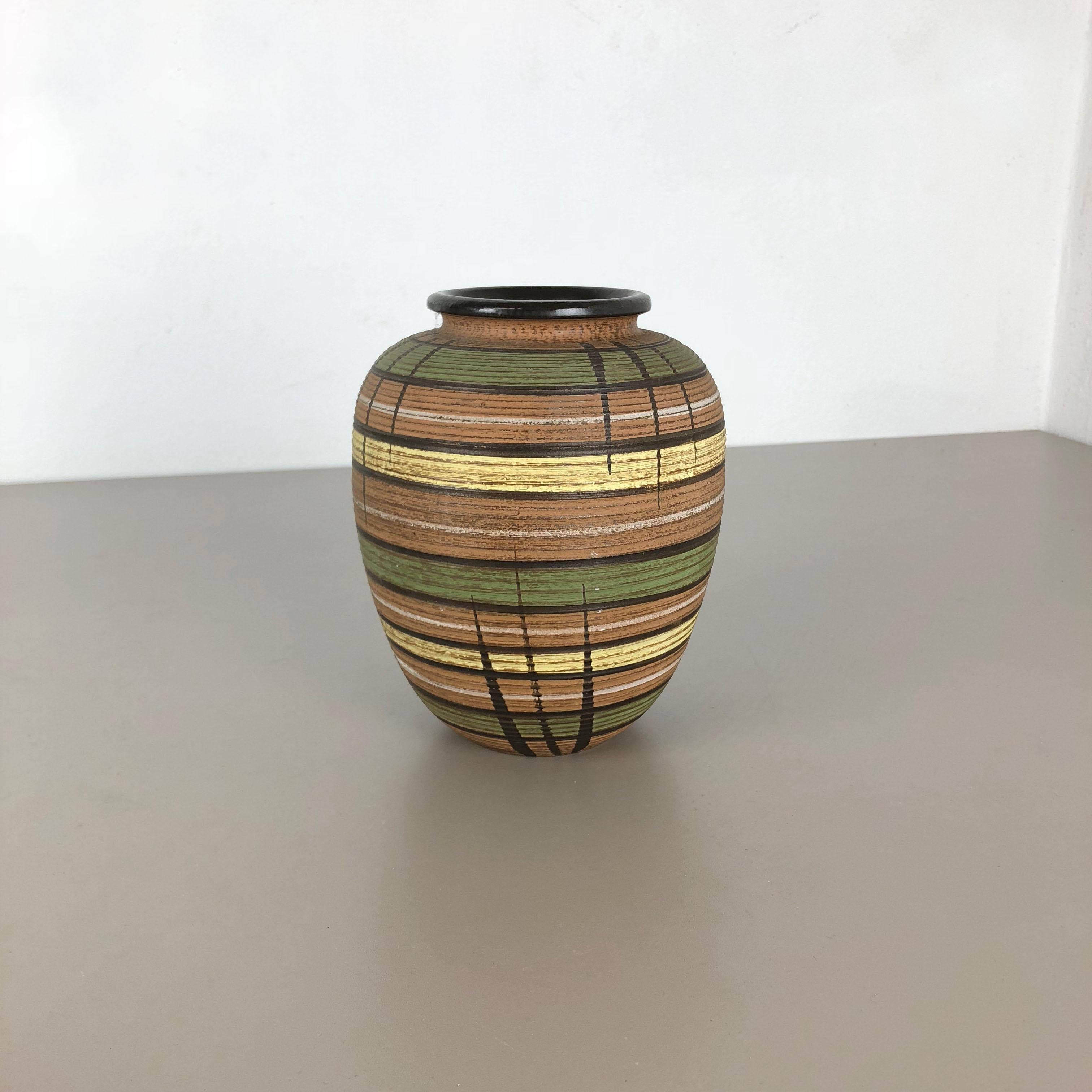 Article:

Pottery ceramic vase


Producer:

Dümmler and Breiden, Germany


Decade:

1950s



Description:

Original vintage 1950s pottery stoneware ceramic vase in Germany. High quality German production with a nice abstract