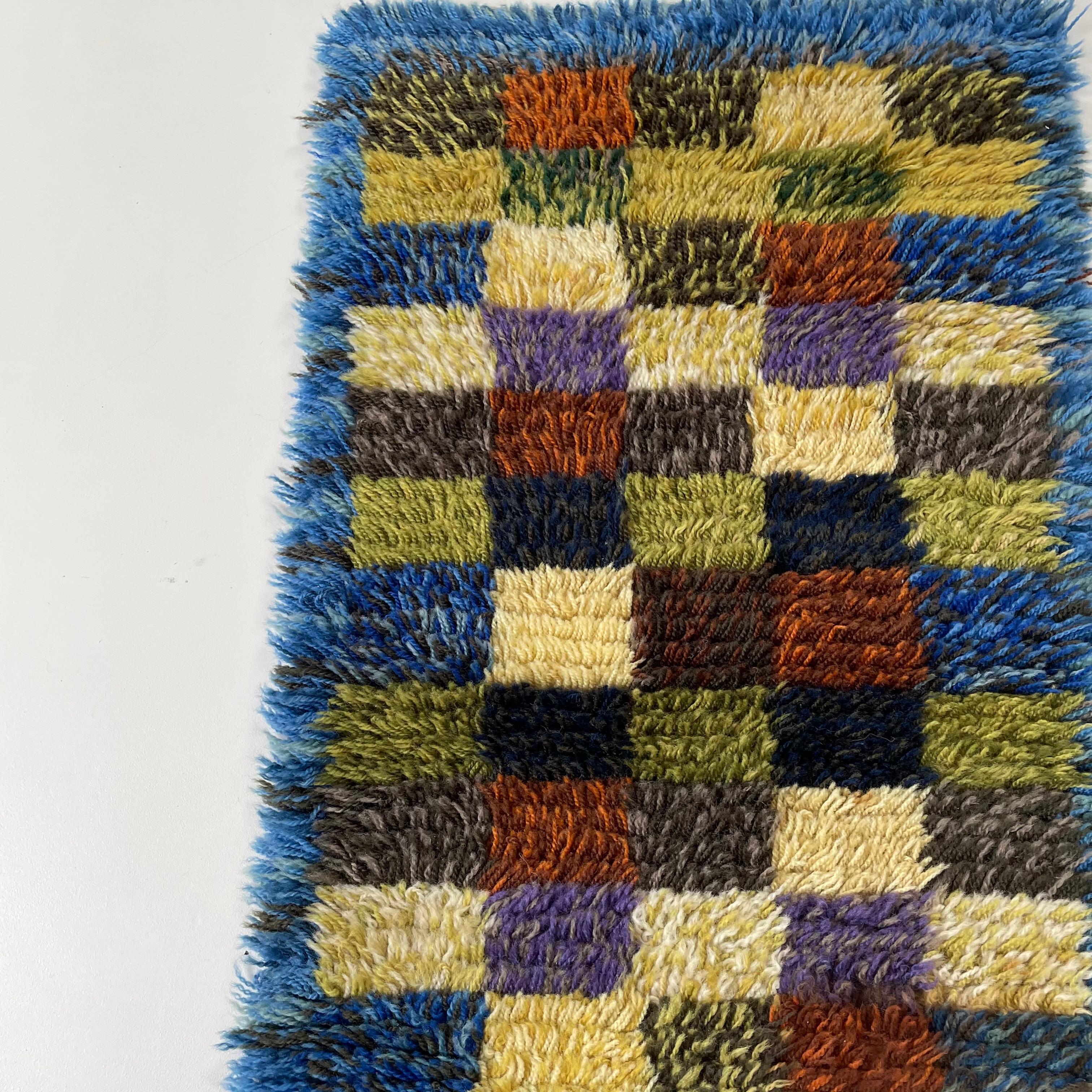 Petit tapis scandinave abstrait à poils longs Rya abstrait, Suède, années 1960 en vente 2