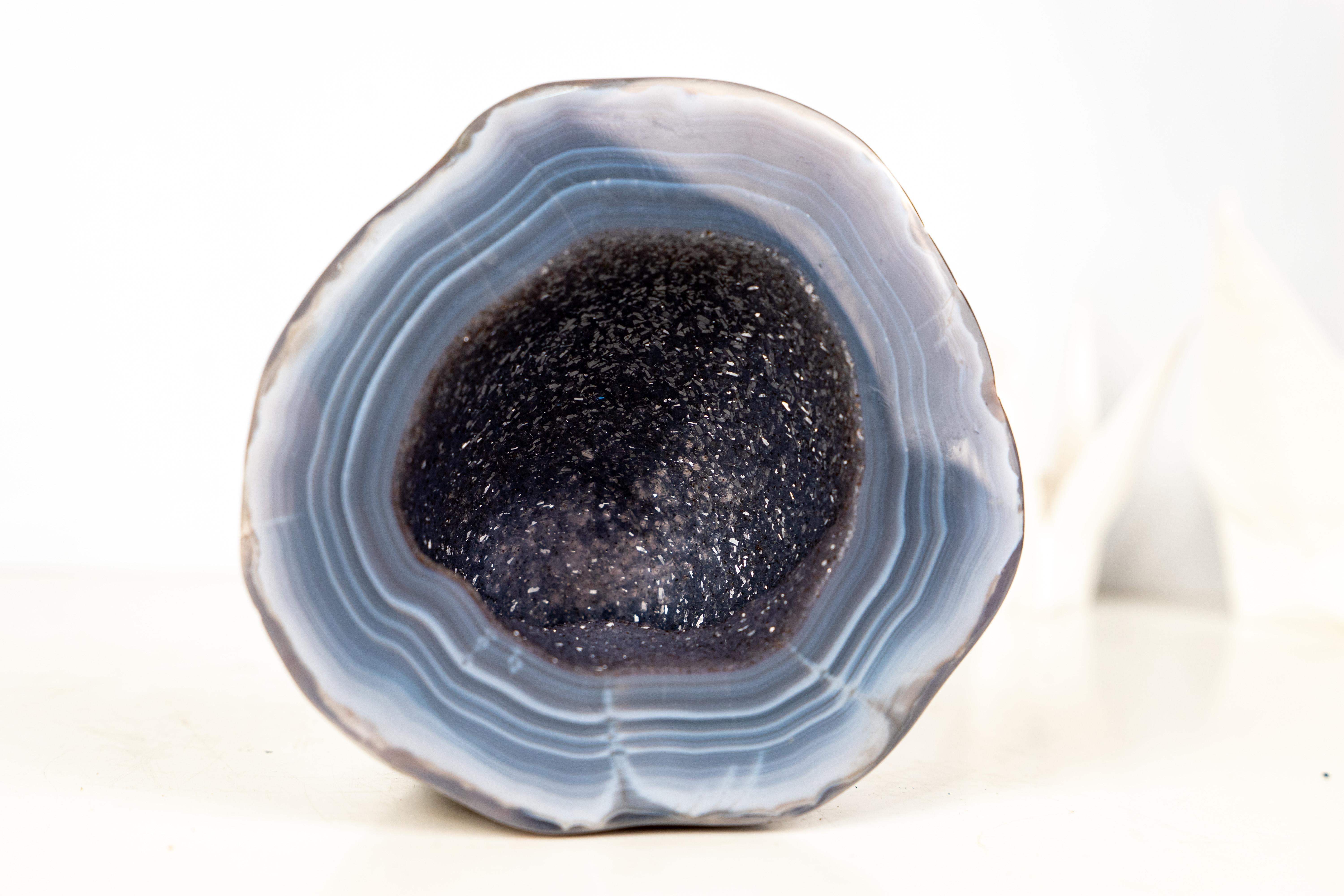 Piccolo geode di agata con agata blu a bande di livello mondiale e druzy galassia blu in vendita 2