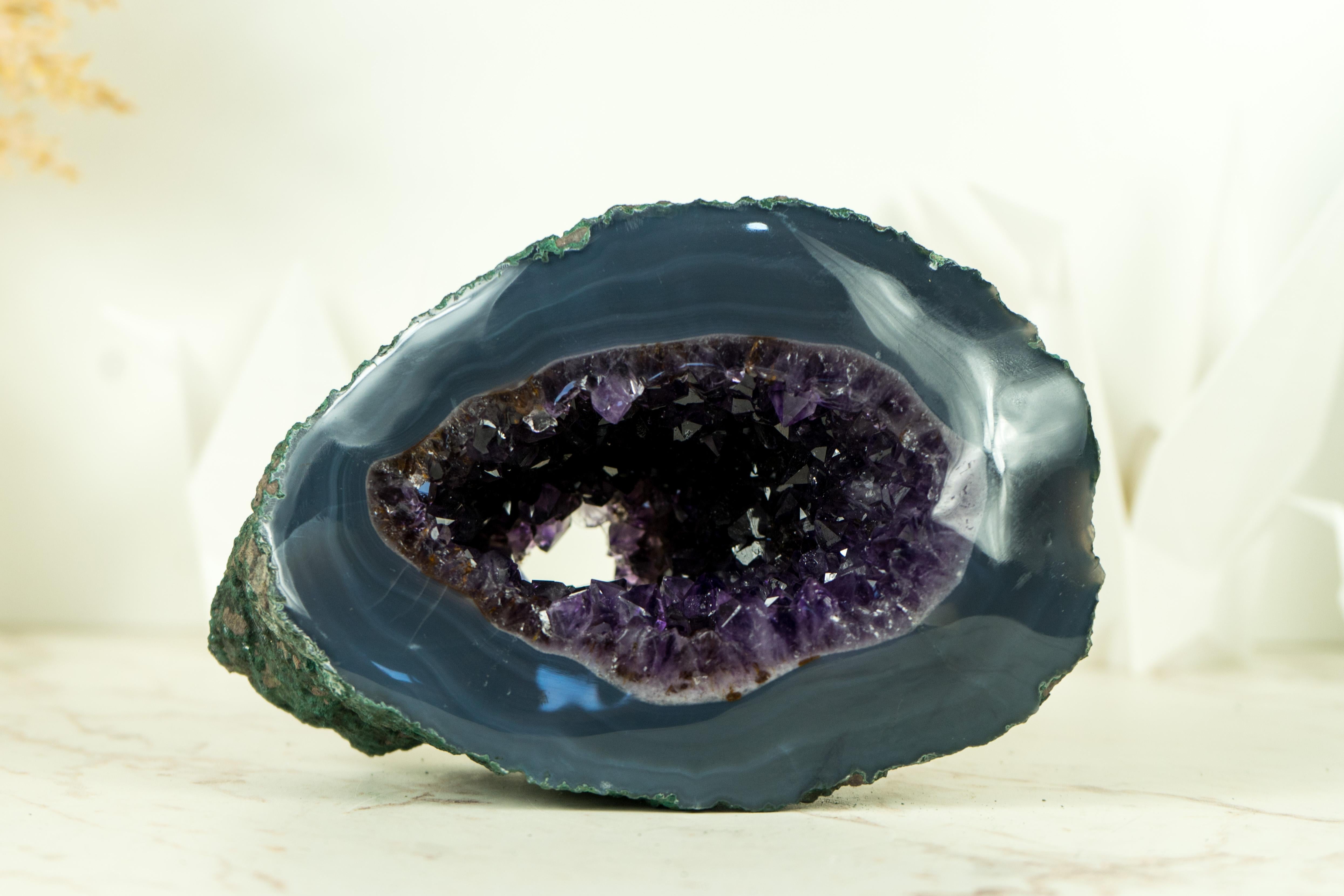 Small Agate with Amethyst Geode with Deep Purple Amethyst and Sea Blue Agate In Excellent Condition In Ametista Do Sul, BR