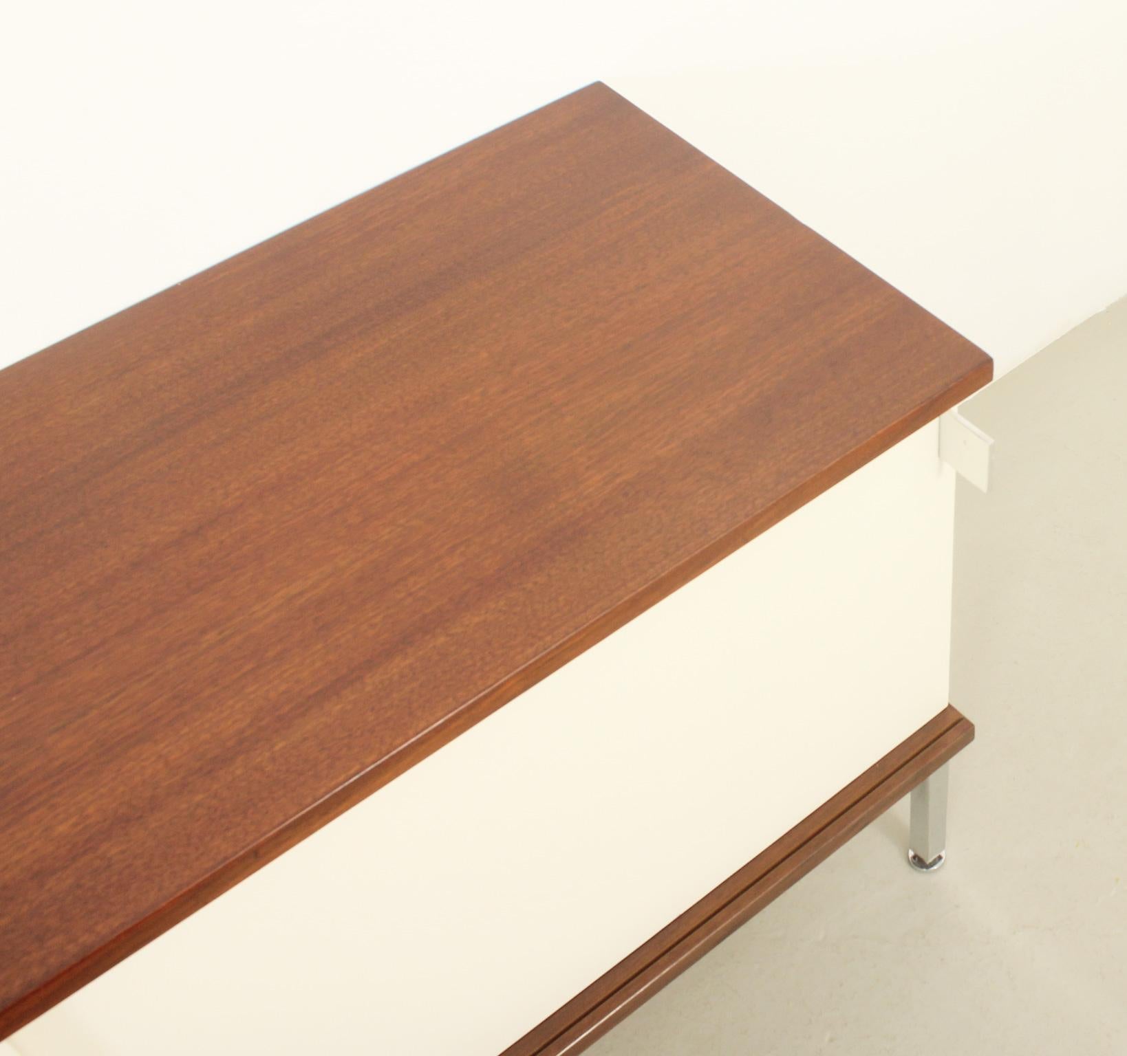 Piccola credenza Airborne con ante scorrevoli laccate, Francia, anni '60 in vendita 4