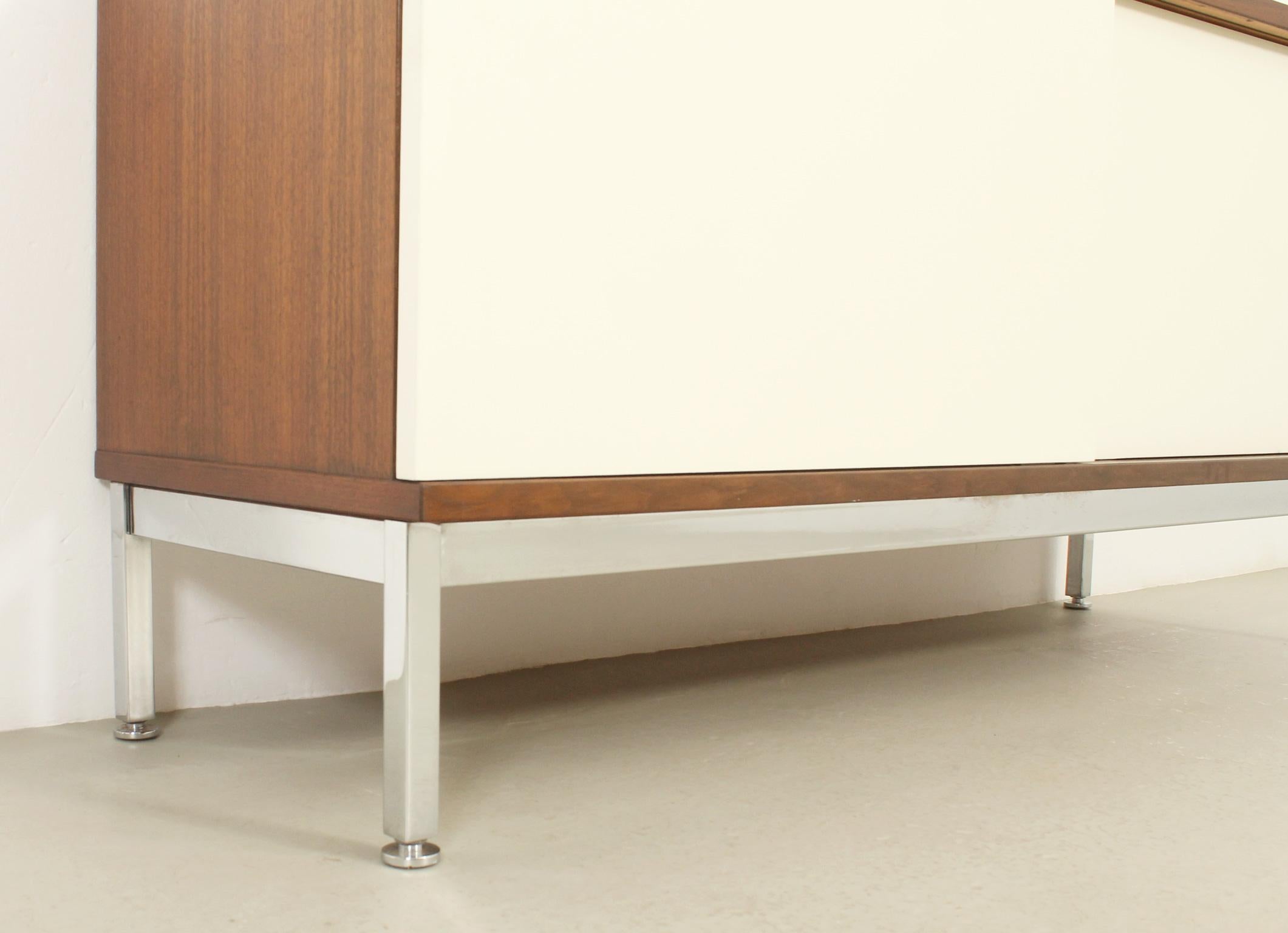 Piccola credenza Airborne con ante scorrevoli laccate, Francia, anni '60 in vendita 5