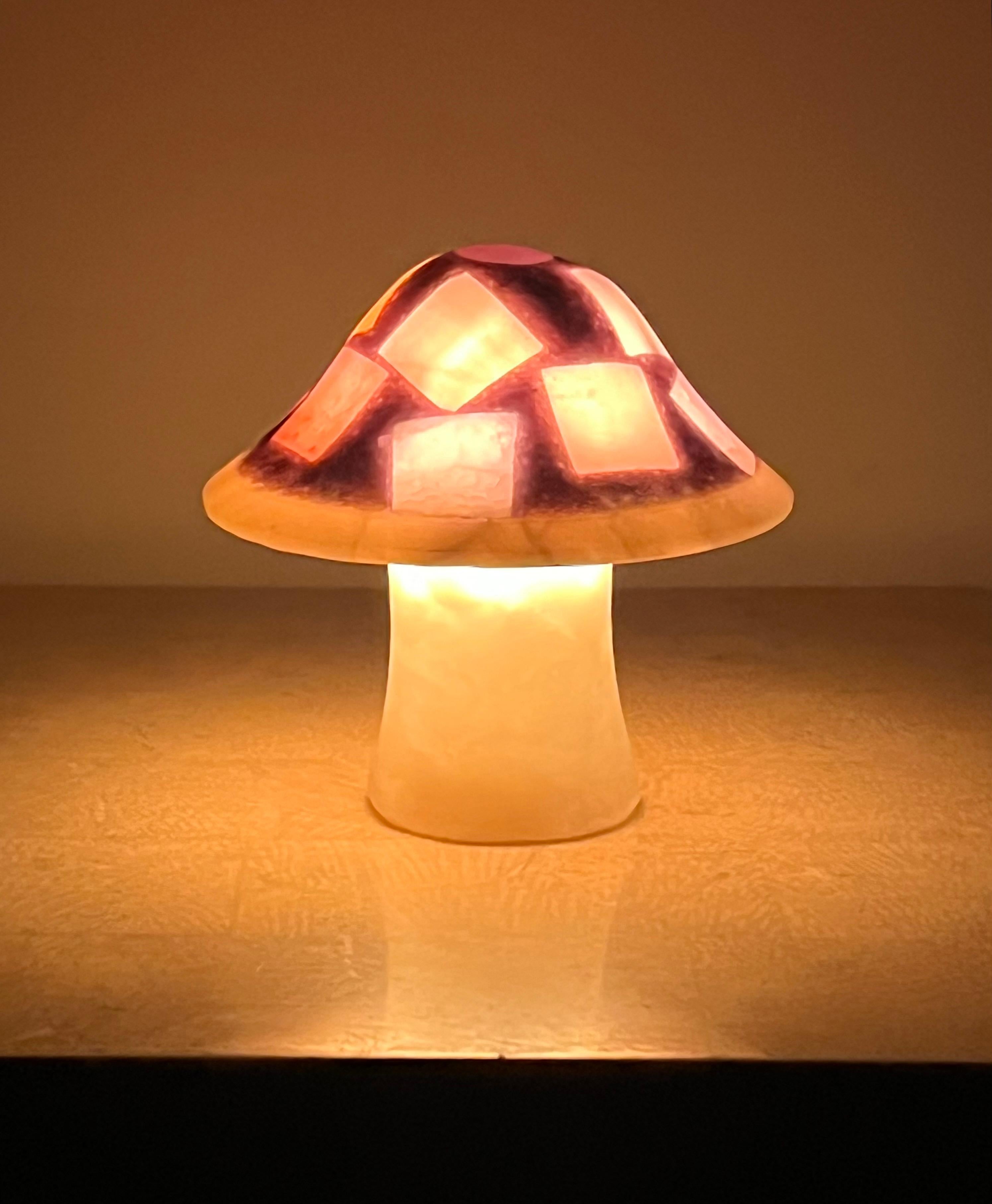Small alabaster and amethyst mushroom table lamp, late 20th century. 7