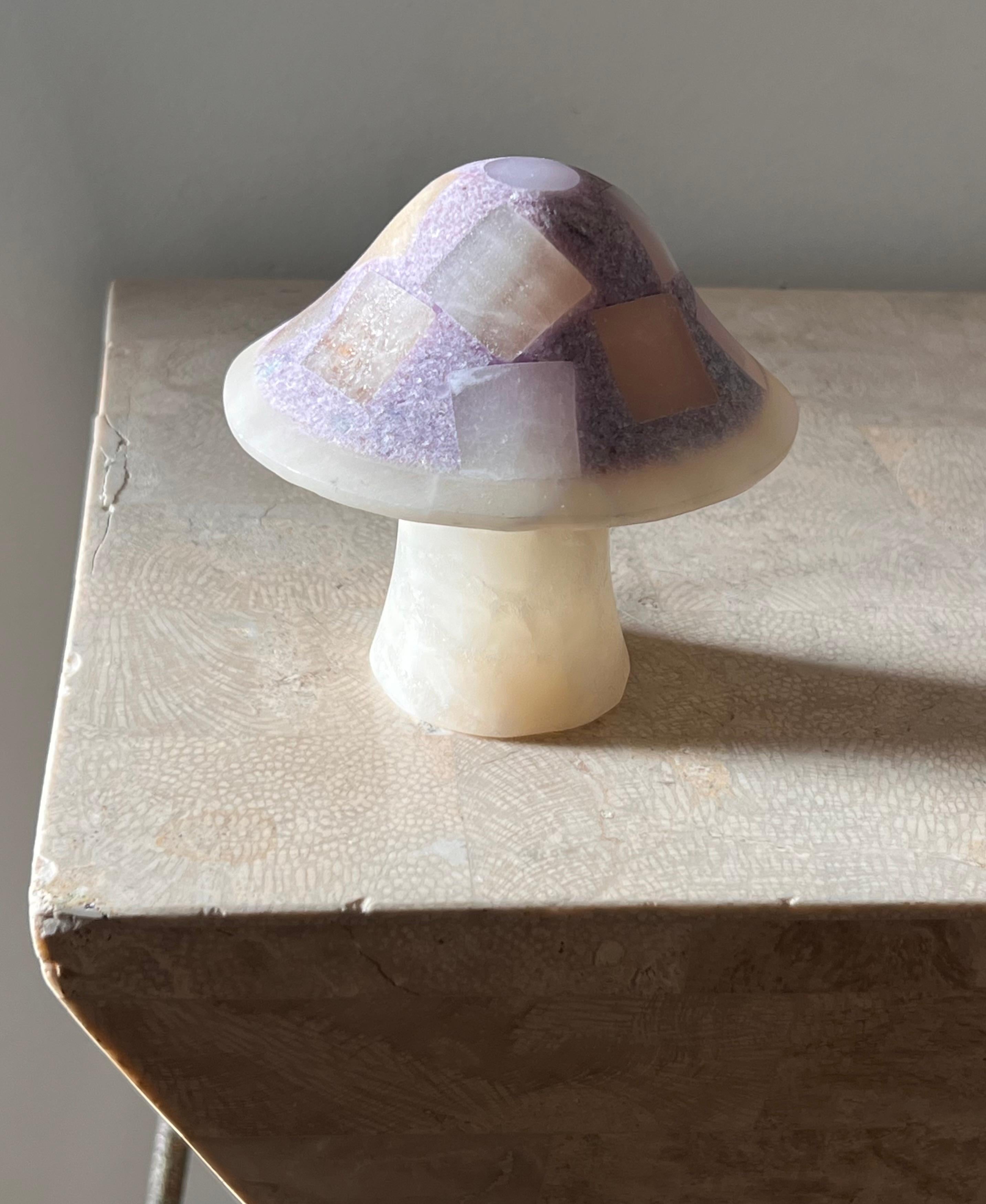 Small alabaster and amethyst mushroom table lamp, late 20th century. 8