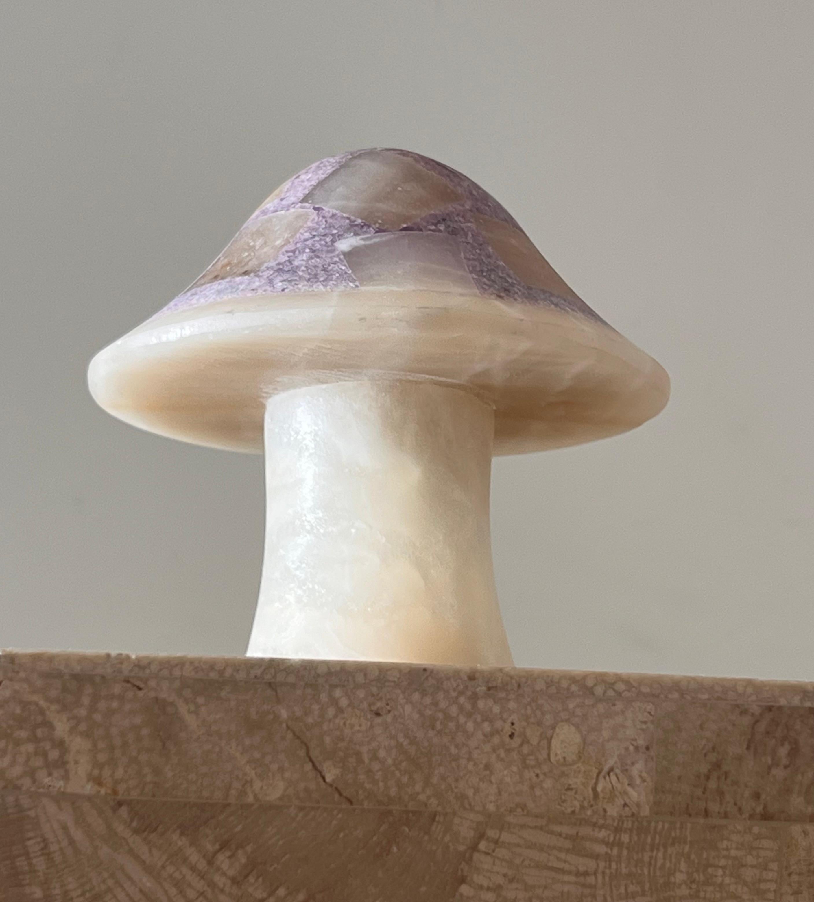 Small alabaster and amethyst mushroom table lamp, late 20th century. In Good Condition In View Park, CA