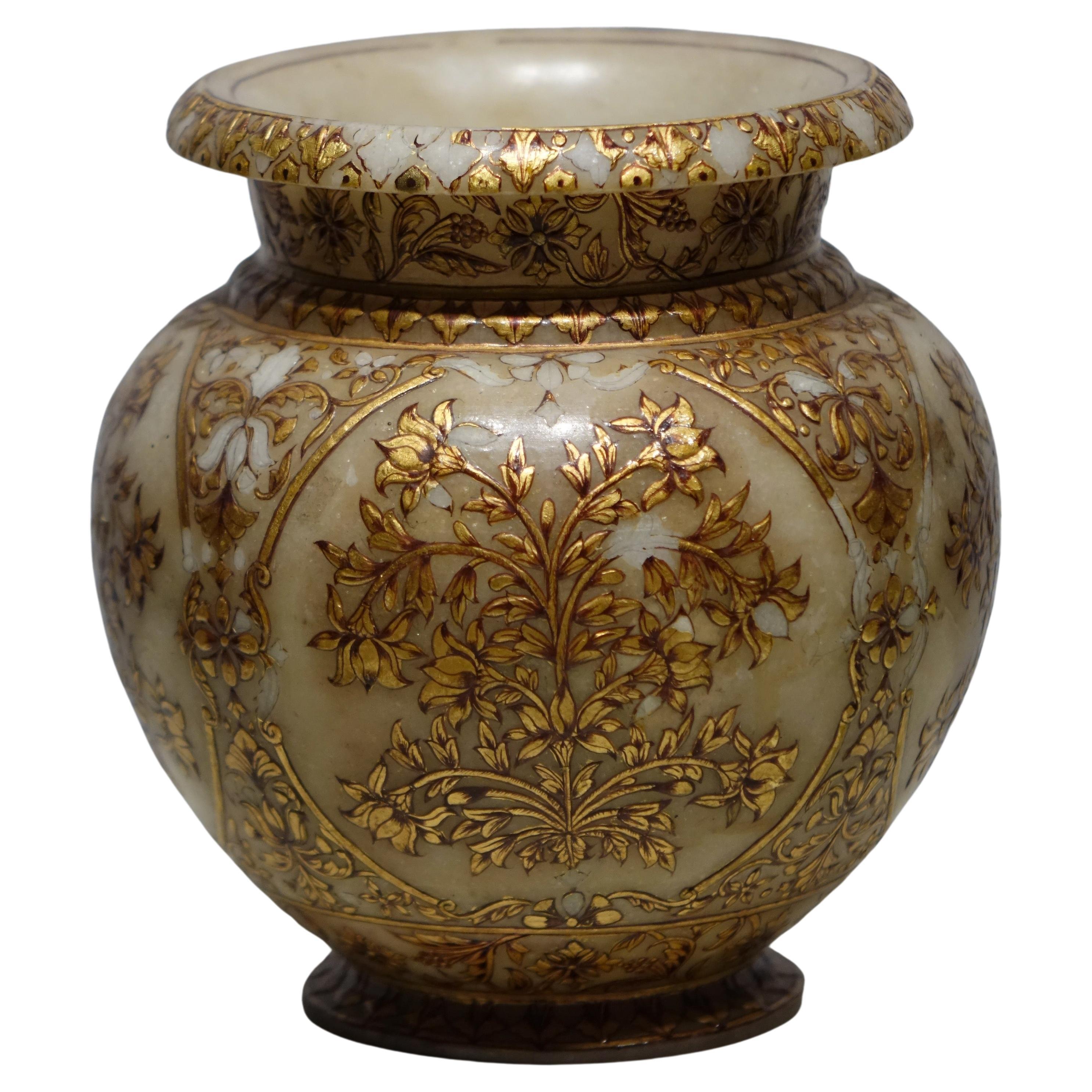 Small alabaster Mughal vase, 19th century