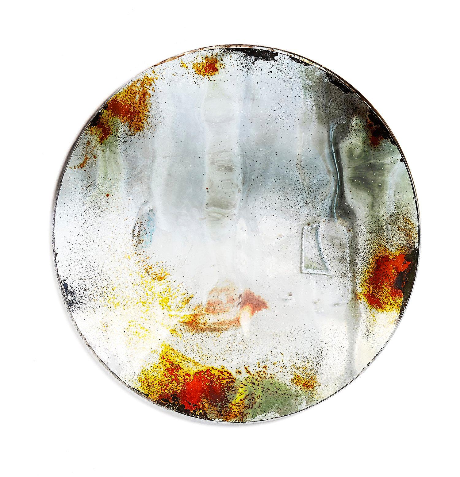 Small Alice mirror by Slow Design 
Dimensions: Diameter 35 cm 
Materials: Glass. Gold on a clear mirror.
Technique: Grisaille.
Available in Grey/Moss Green/Blue or Black. Also available in size Large.


Made with the traditional technique of