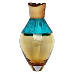 Petit récipient en ambre et cuivre patiné India Vessel I, Pia Wüstenberg
