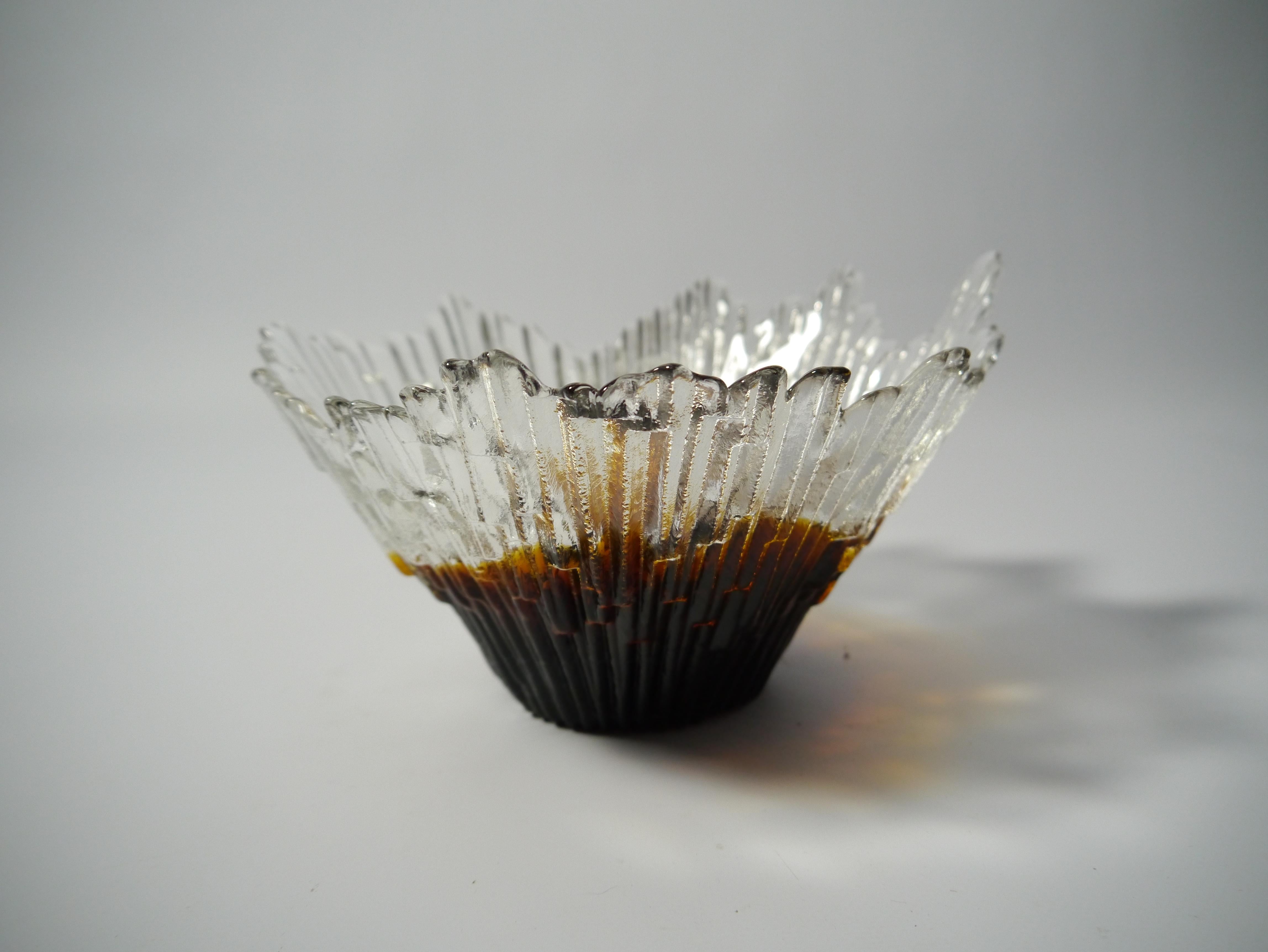 20ième siècle Petit bol en verre de couleur ambre de Tauno Wirkkala pour Humppila, Finlande, 1970 en vente