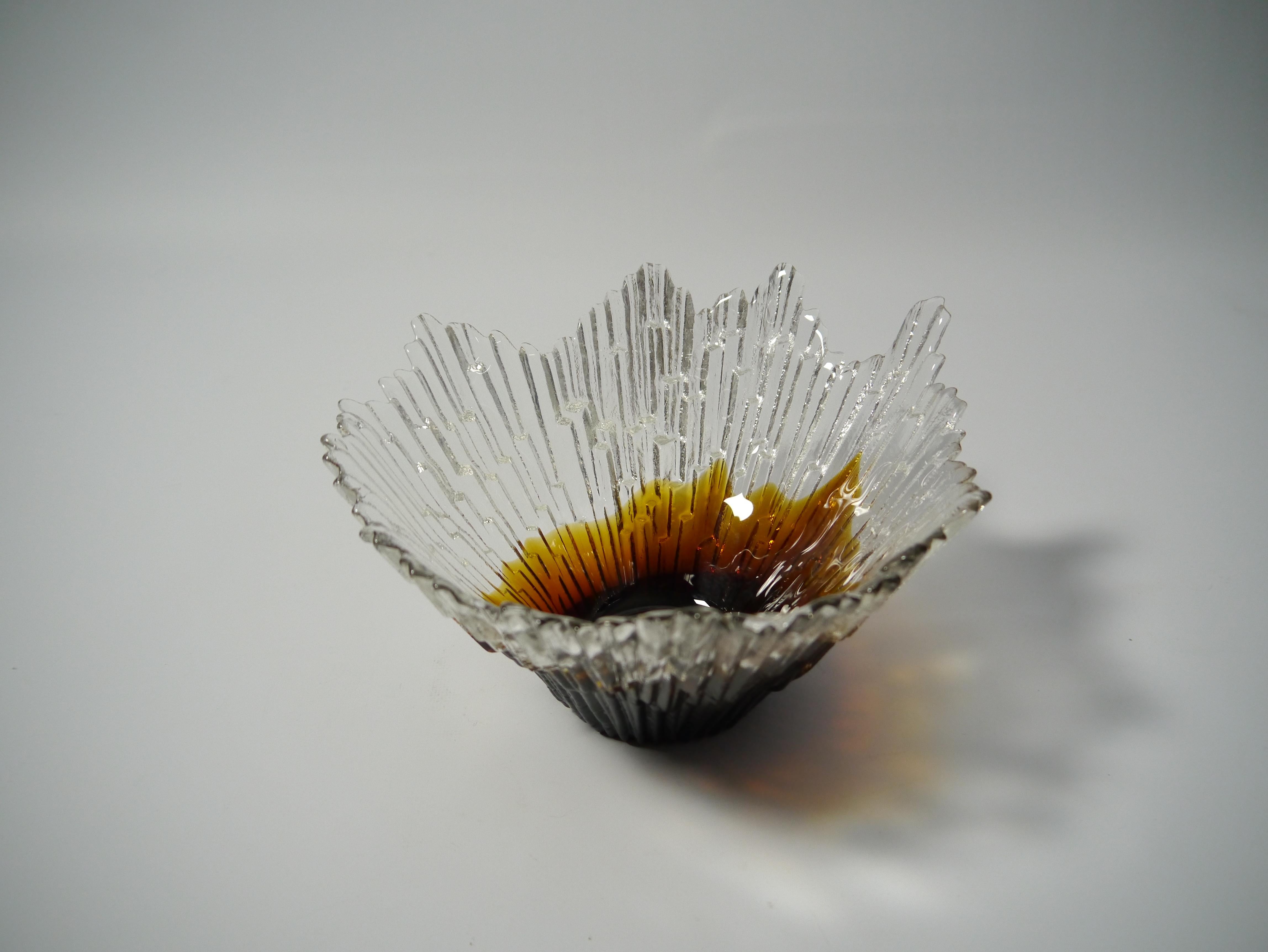 Petit bol en verre de couleur ambre de Tauno Wirkkala pour Humppila, Finlande, 1970 en vente 1