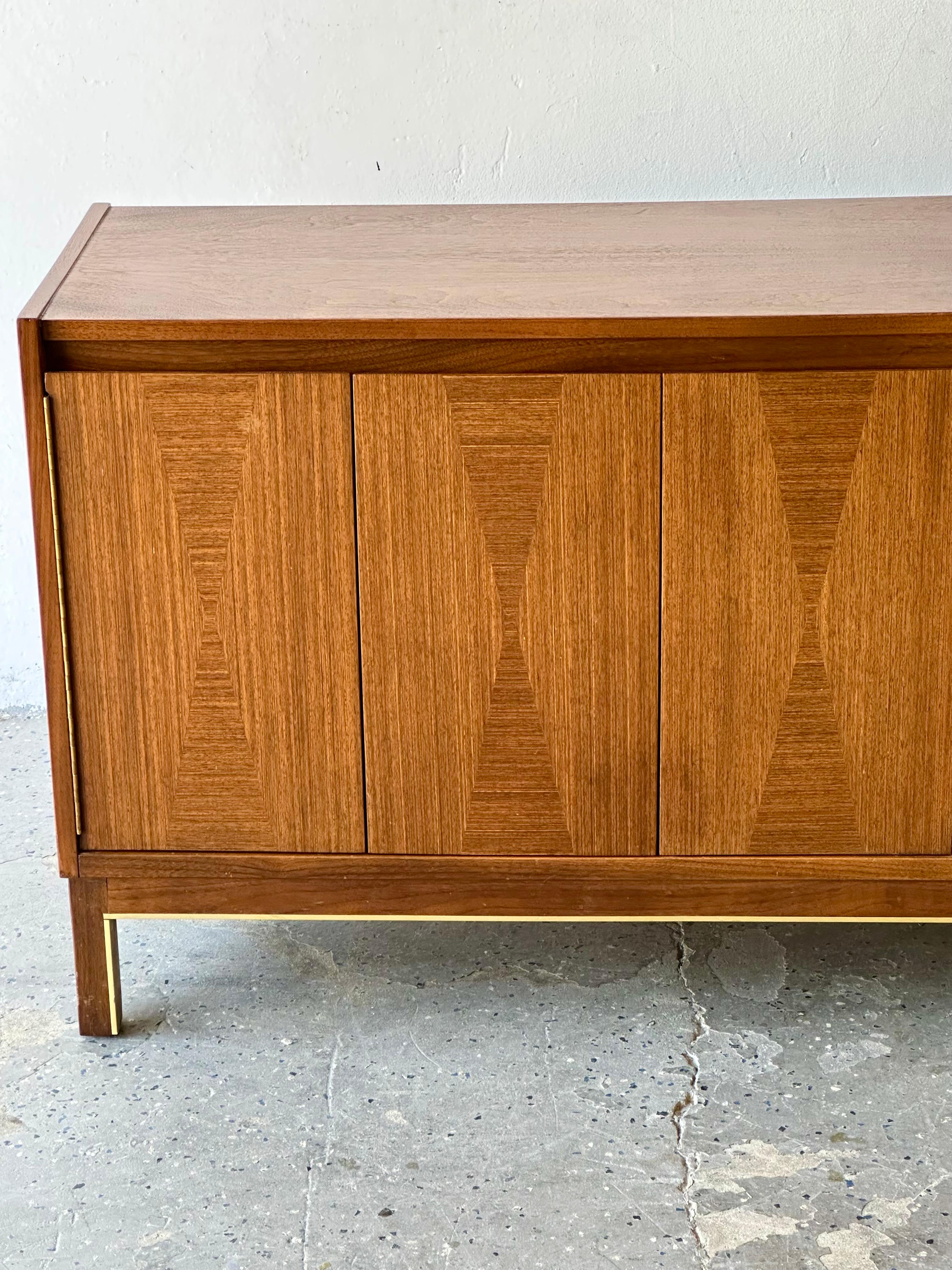 Small American of Martinsville Mid-Century Modern Credenza / Media Stand 8