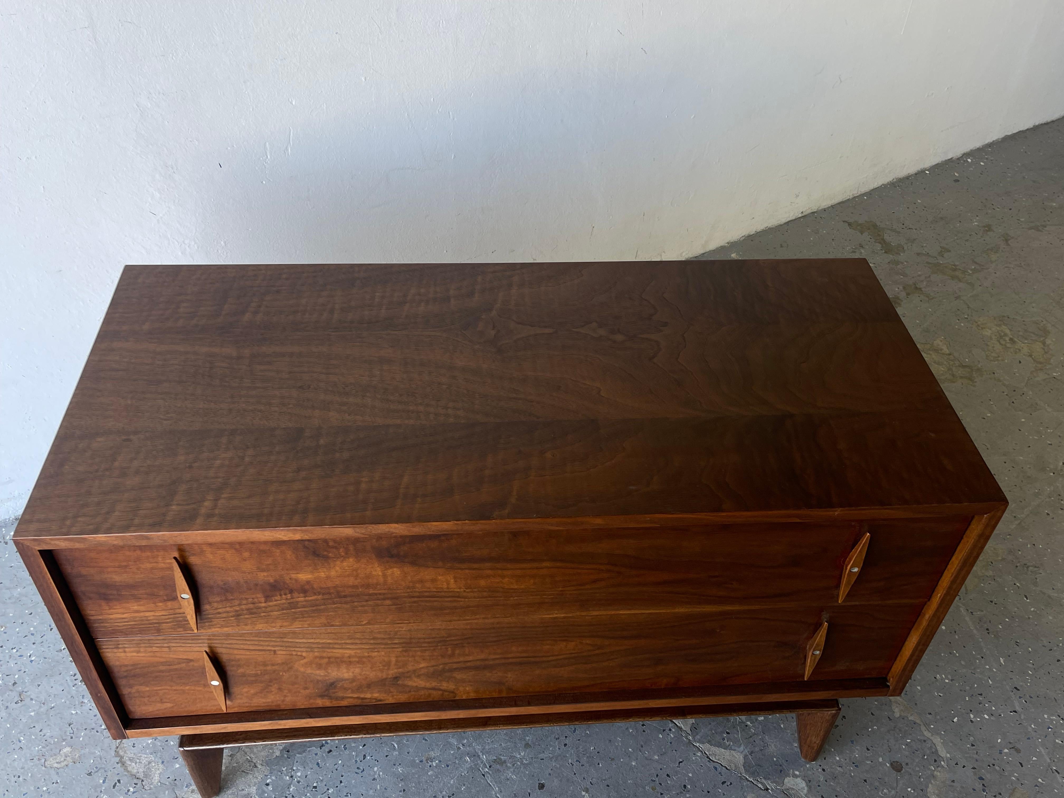 Small American of Martinsville Mid Century Small Credenza / Media Stand 7