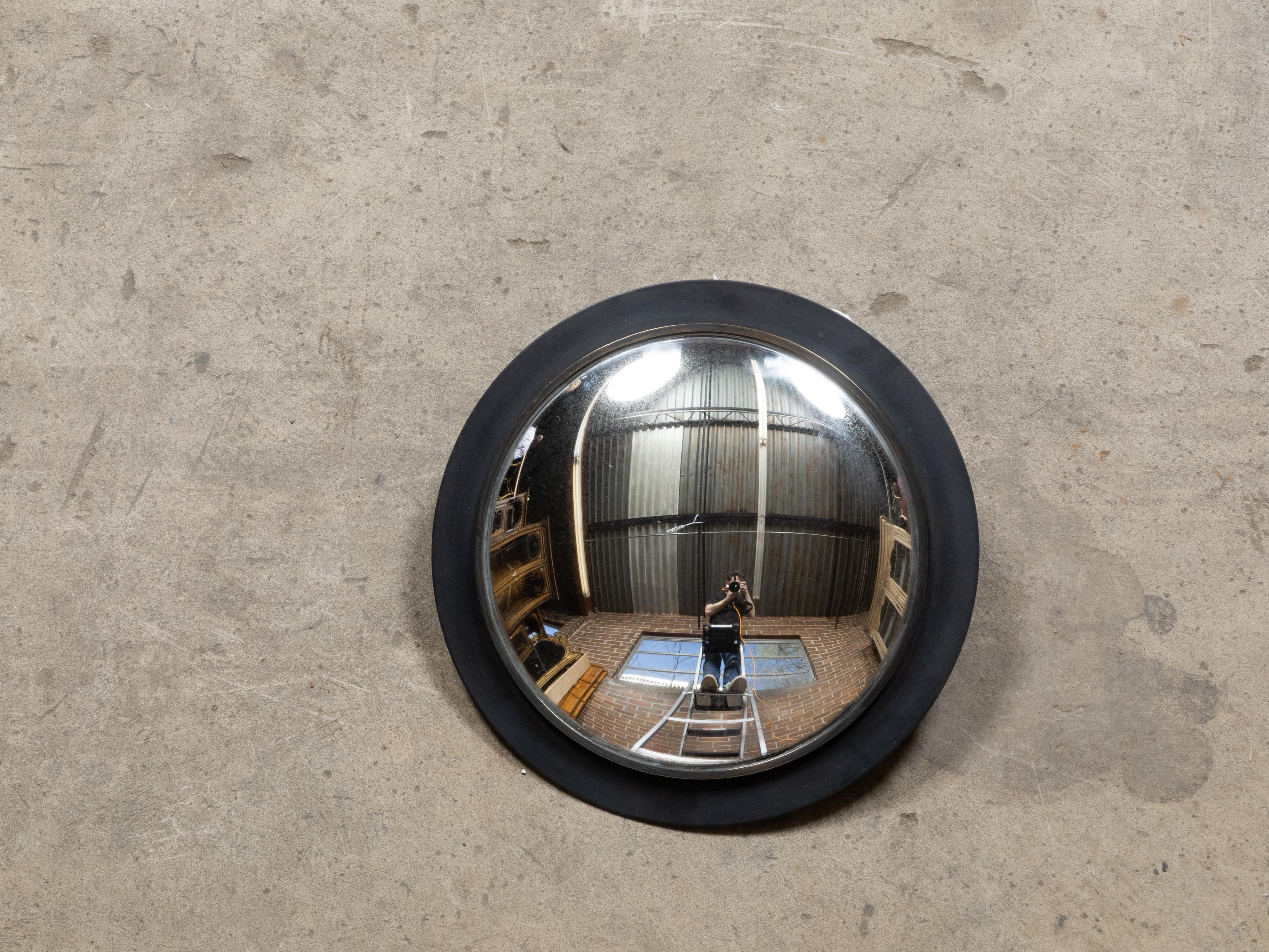 Américain Petit miroir convexe américain vintage avec cadre métallique circulaire noir en vente