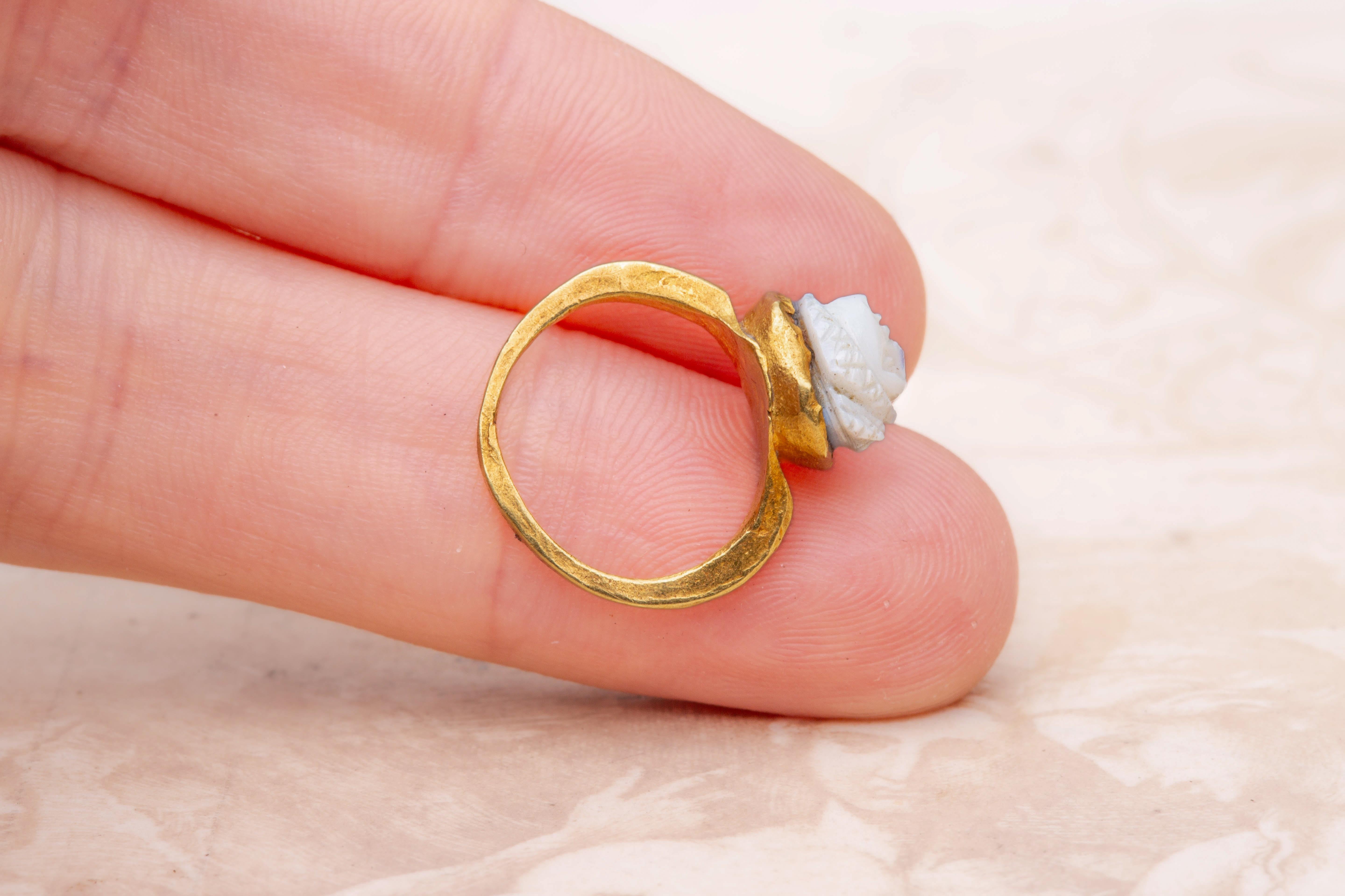 Small Ancient Roman Medusa Carved Cameo Gold Ring 2nd Century Gem Carving For Sale 7