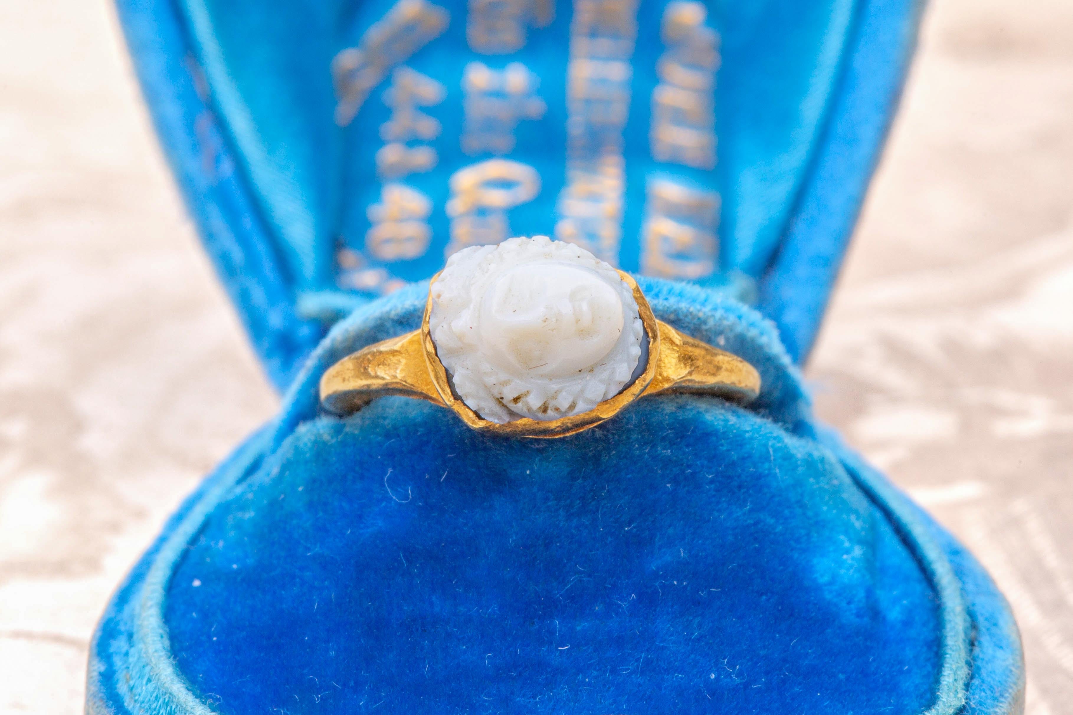 Small Ancient Roman Medusa Carved Cameo Gold Ring 2nd Century Gem Carving For Sale 10