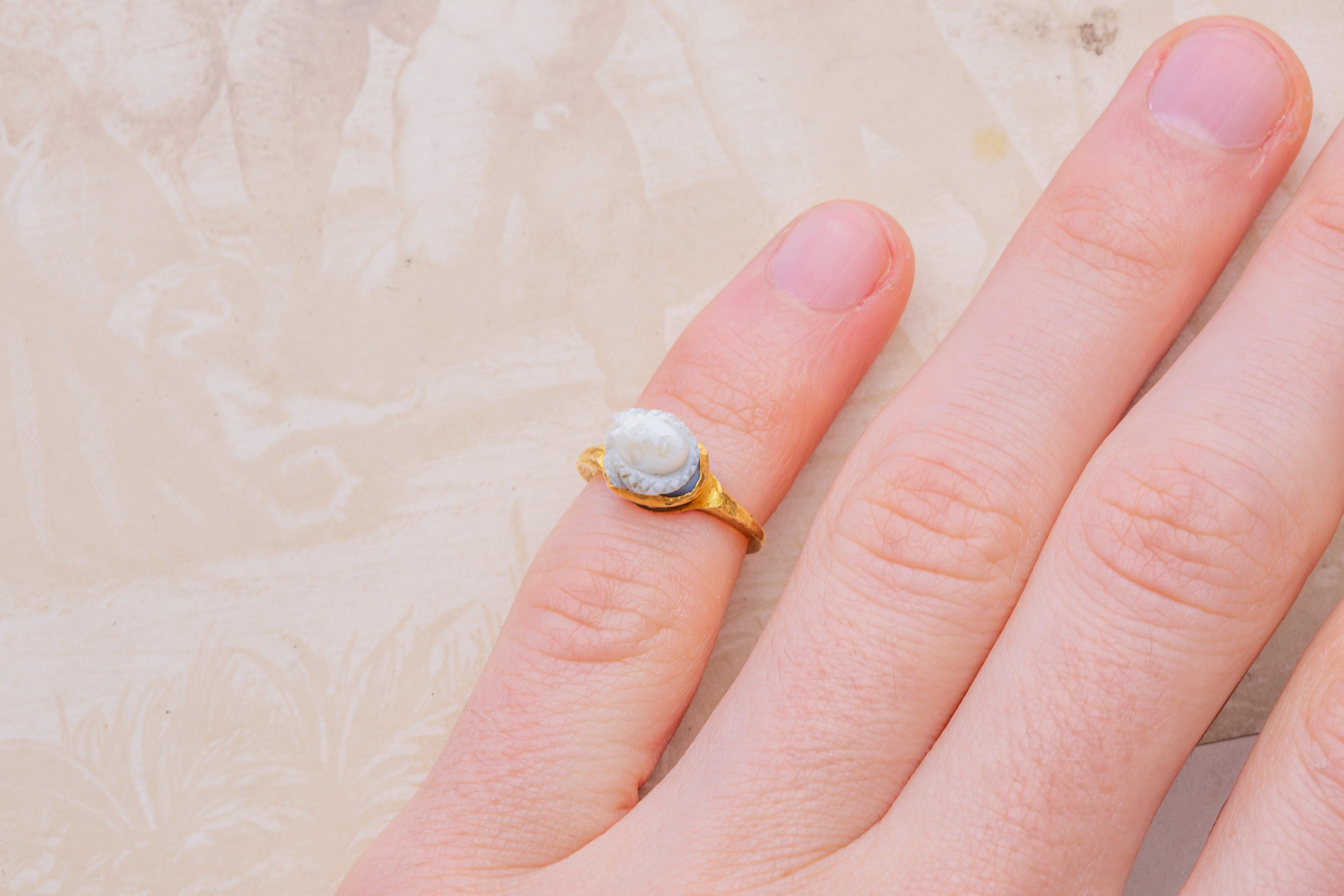 Small Ancient Roman Medusa Carved Cameo Gold Ring 2nd Century Gem Carving For Sale 13