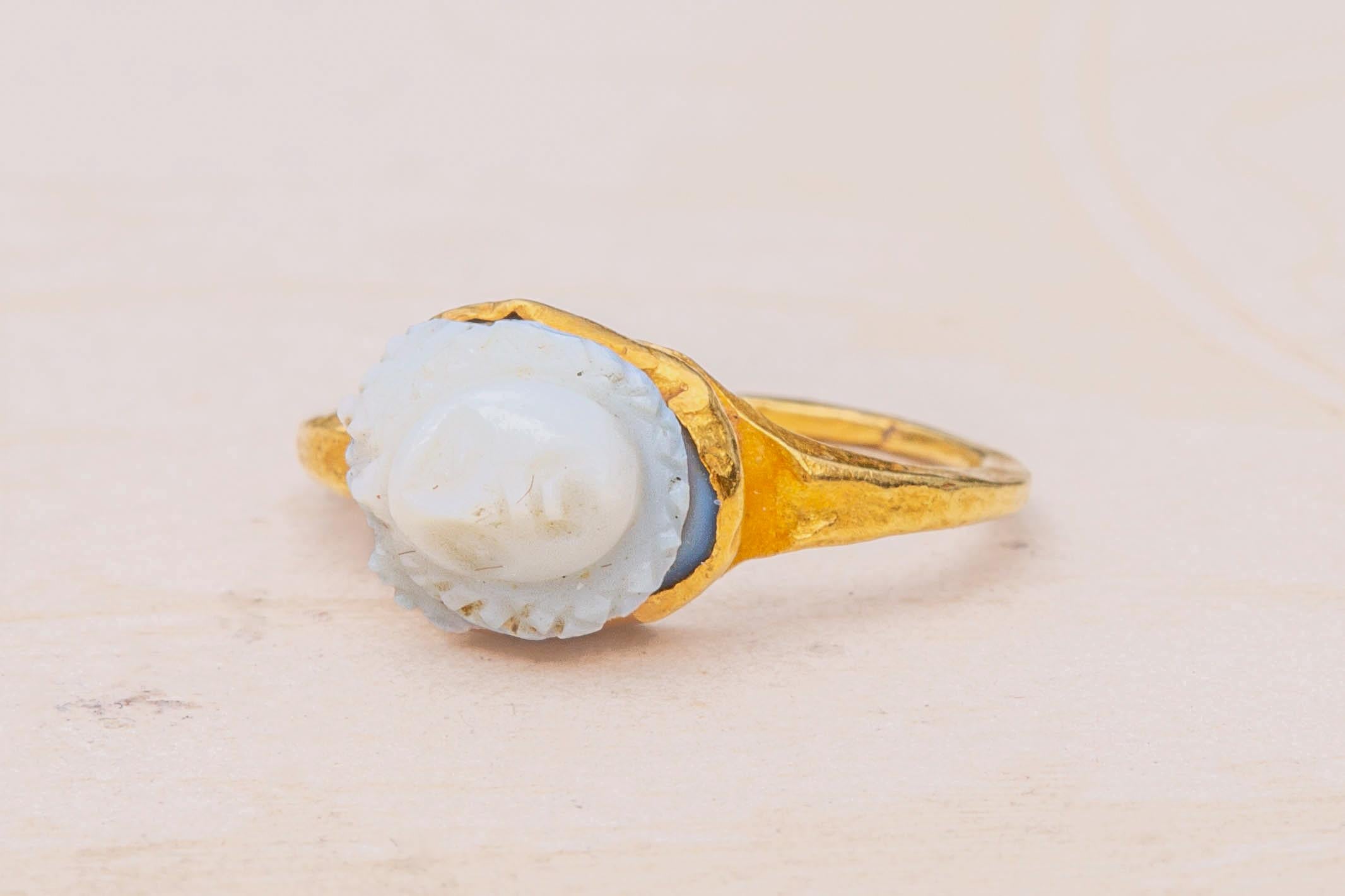 Small Ancient Roman Medusa Carved Cameo Gold Ring 2nd Century Gem Carving For Sale 3