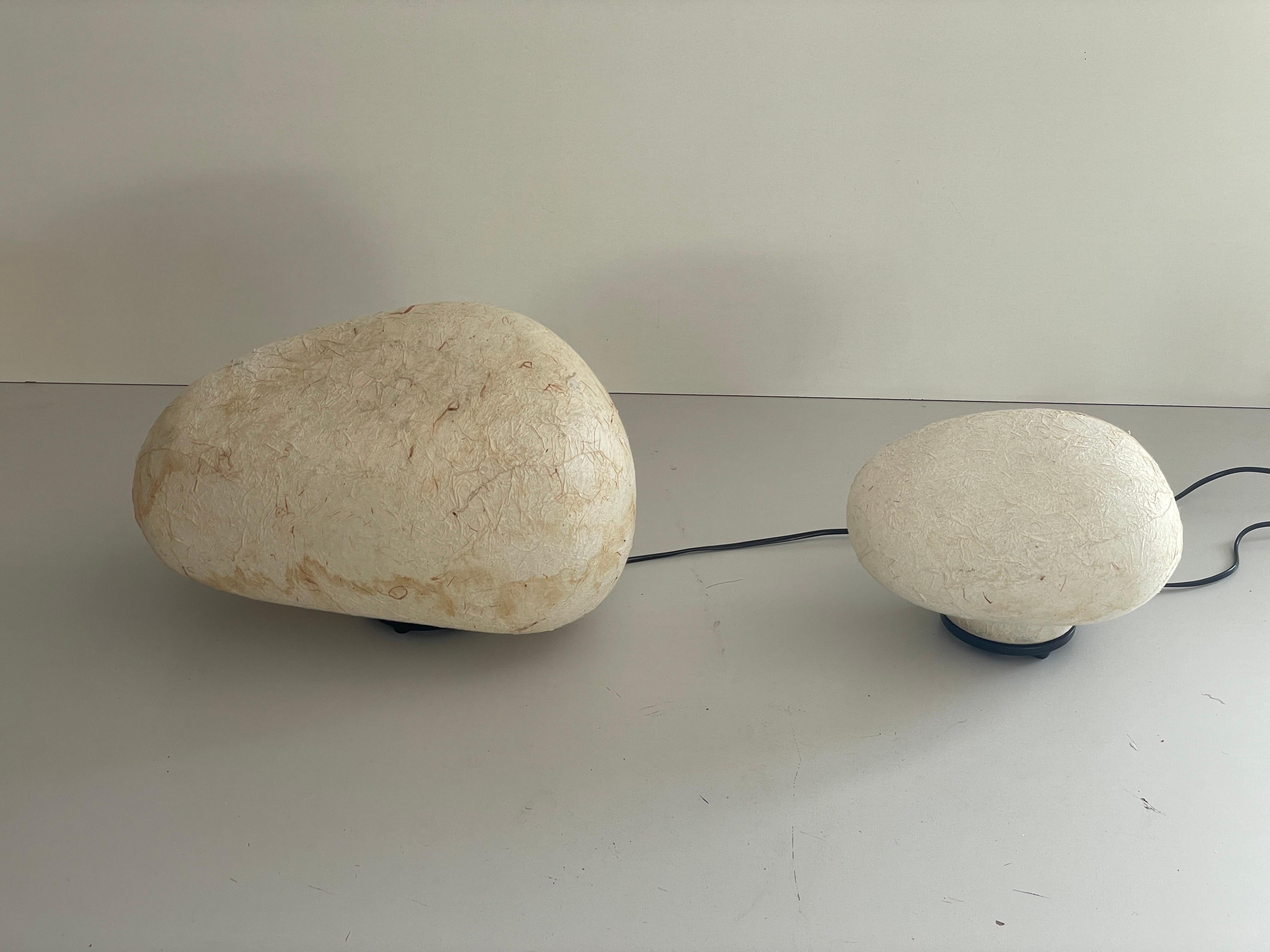 Ère spatiale Petite et grande paire de lampes de table ou de lampadaires en fibre de verre, années 1980, Allemagne en vente