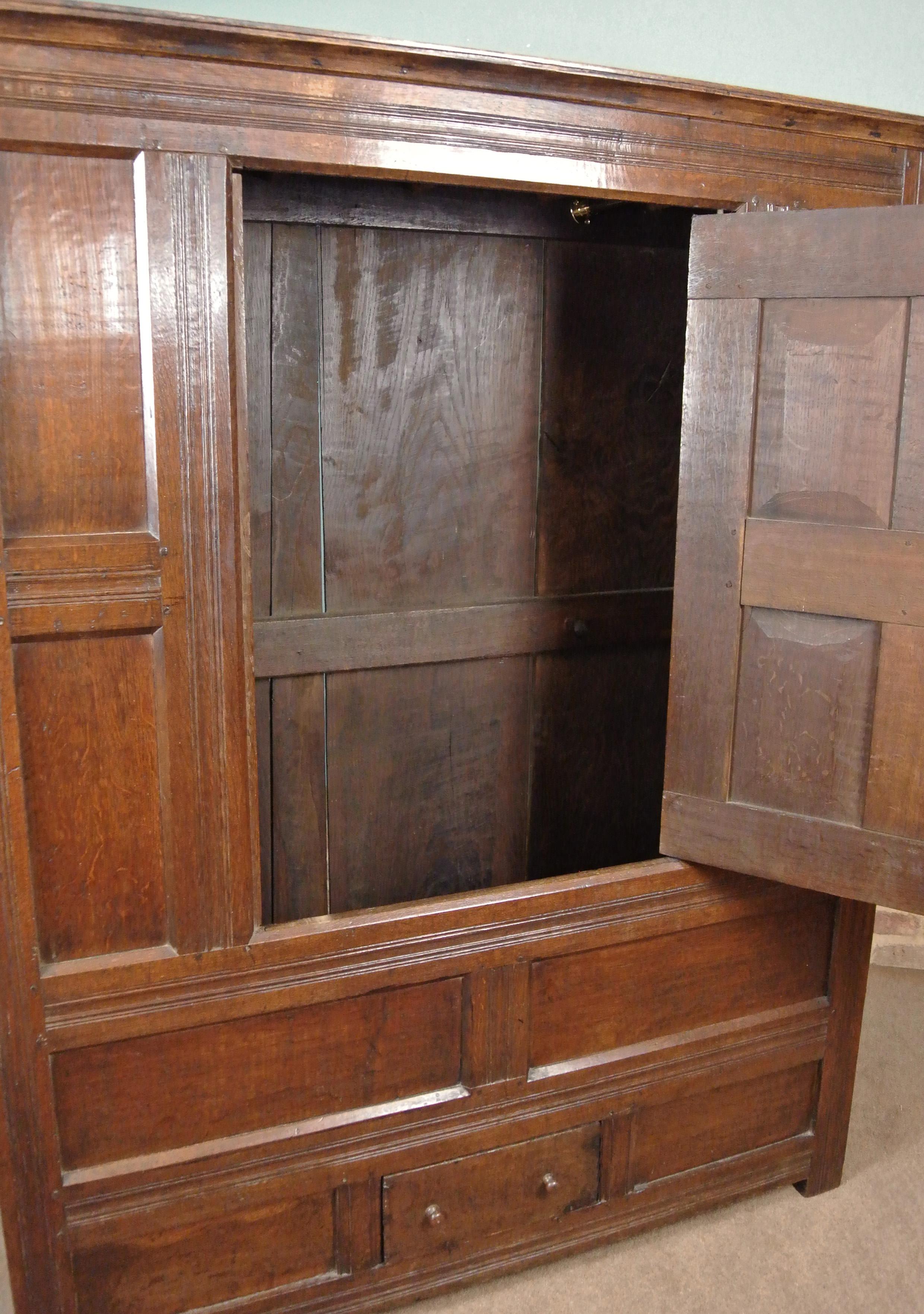 Small And Charming 17th Century Original Press Cupboard C. 1670 For Sale 1