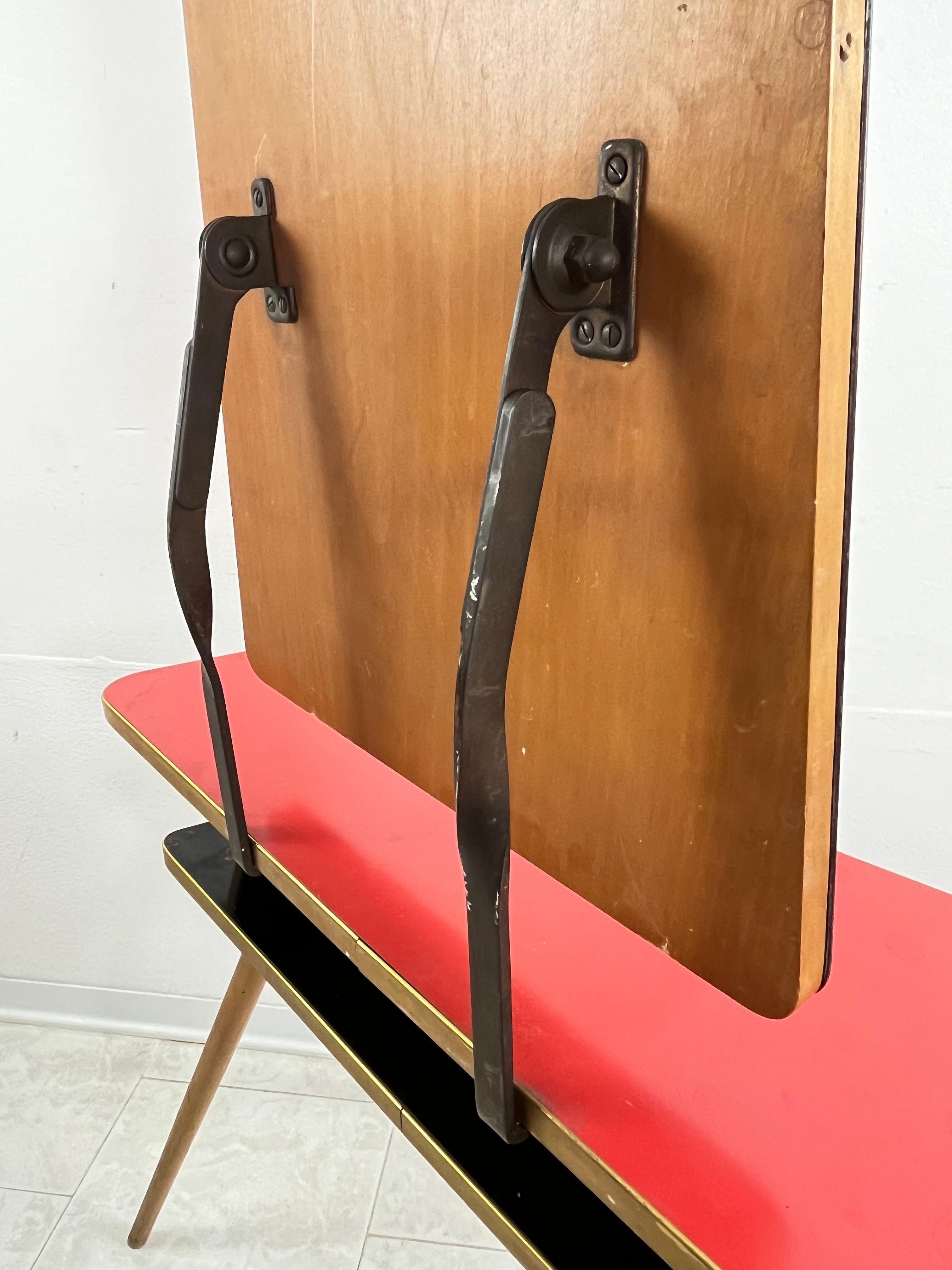 Piccola e affascinante consolle di metà secolo con specchio reclinabile, anni '50 in vendita 5