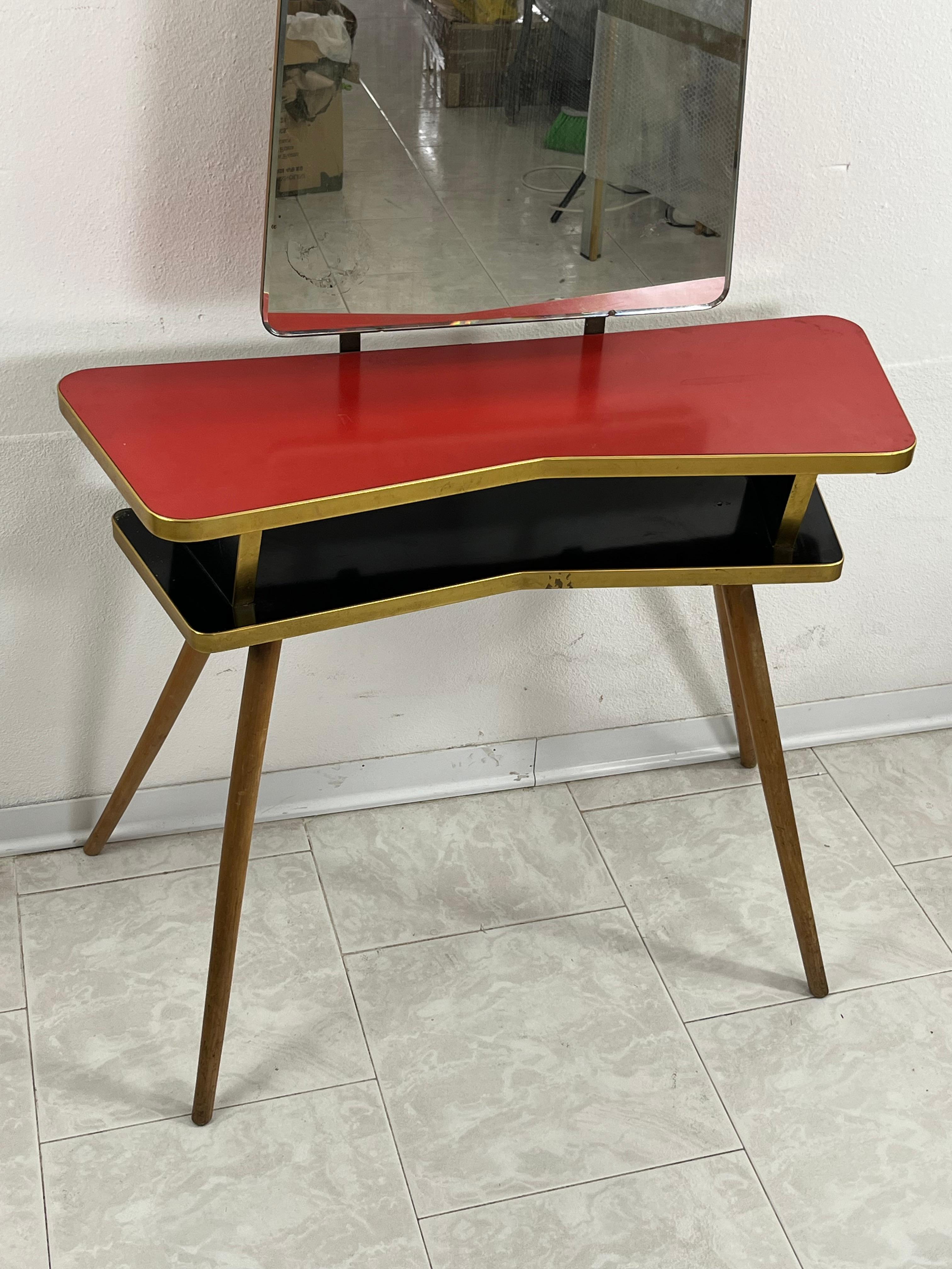 Specchio Piccola e affascinante consolle di metà secolo con specchio reclinabile, anni '50 in vendita