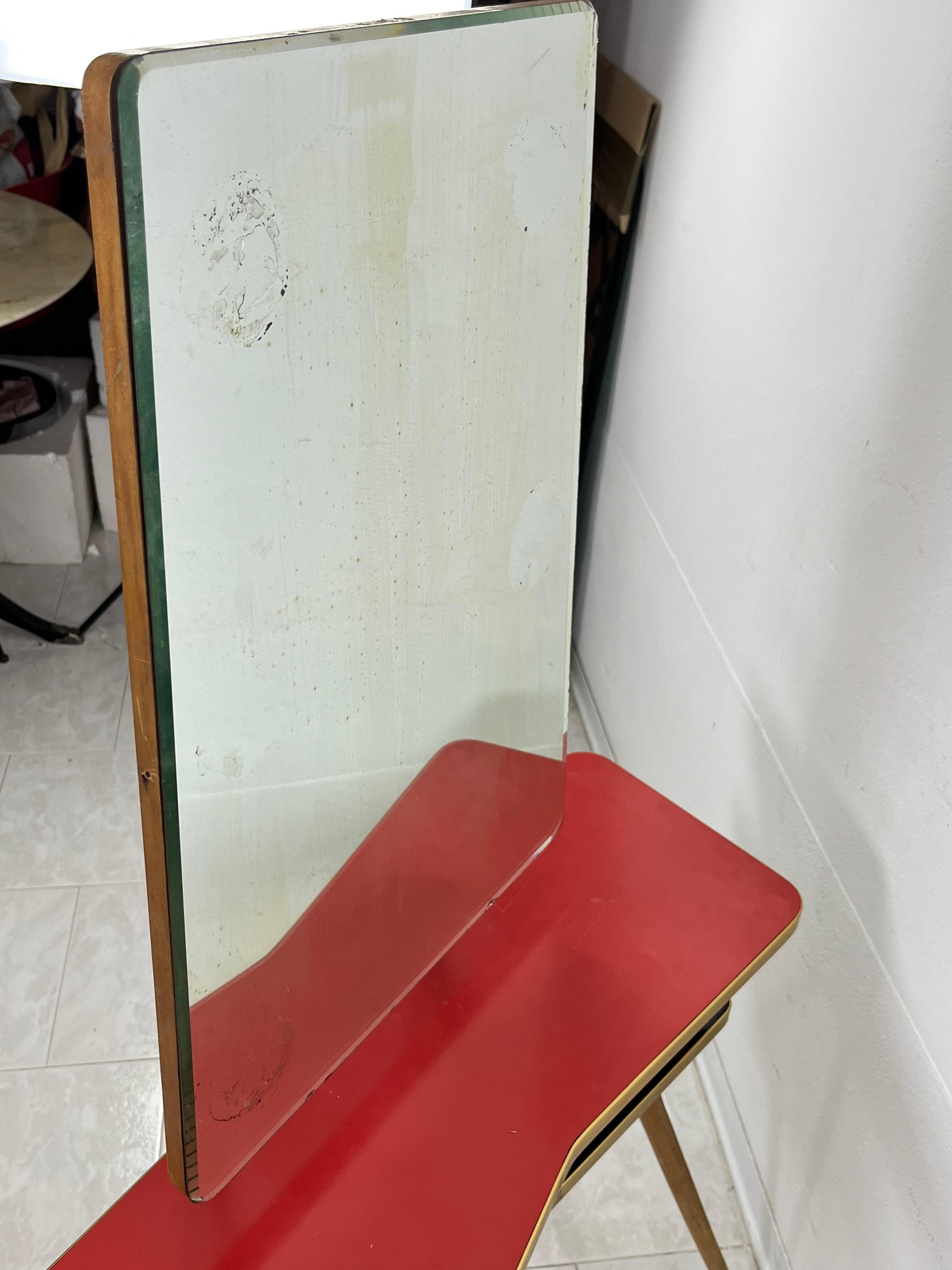 Piccola e affascinante consolle di metà secolo con specchio reclinabile, anni '50 in vendita 2