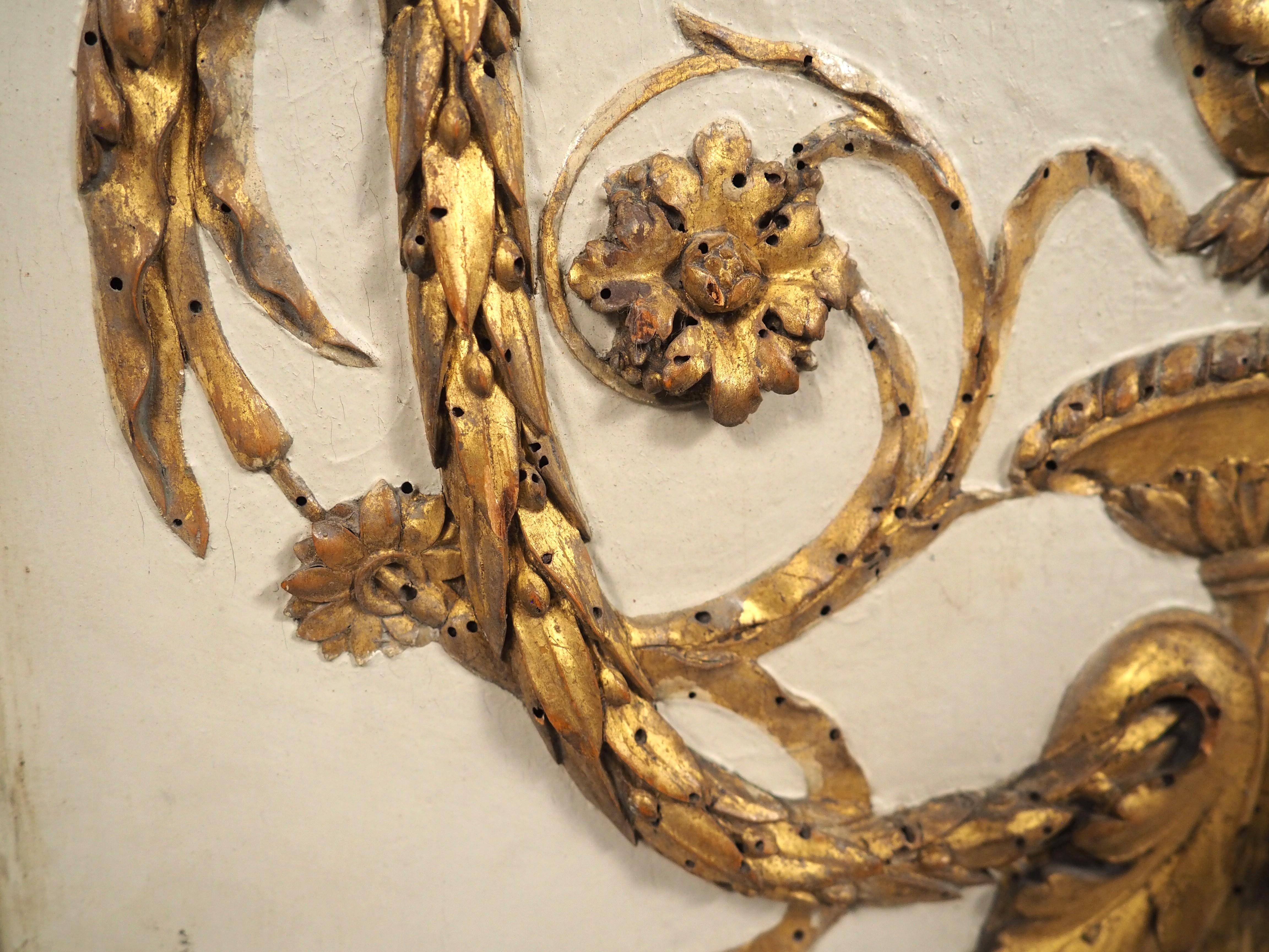 Kleine, fein geschnitzte und lackierte Tafel aus Giltholz aus Frankreich, 19.C. im Angebot 4