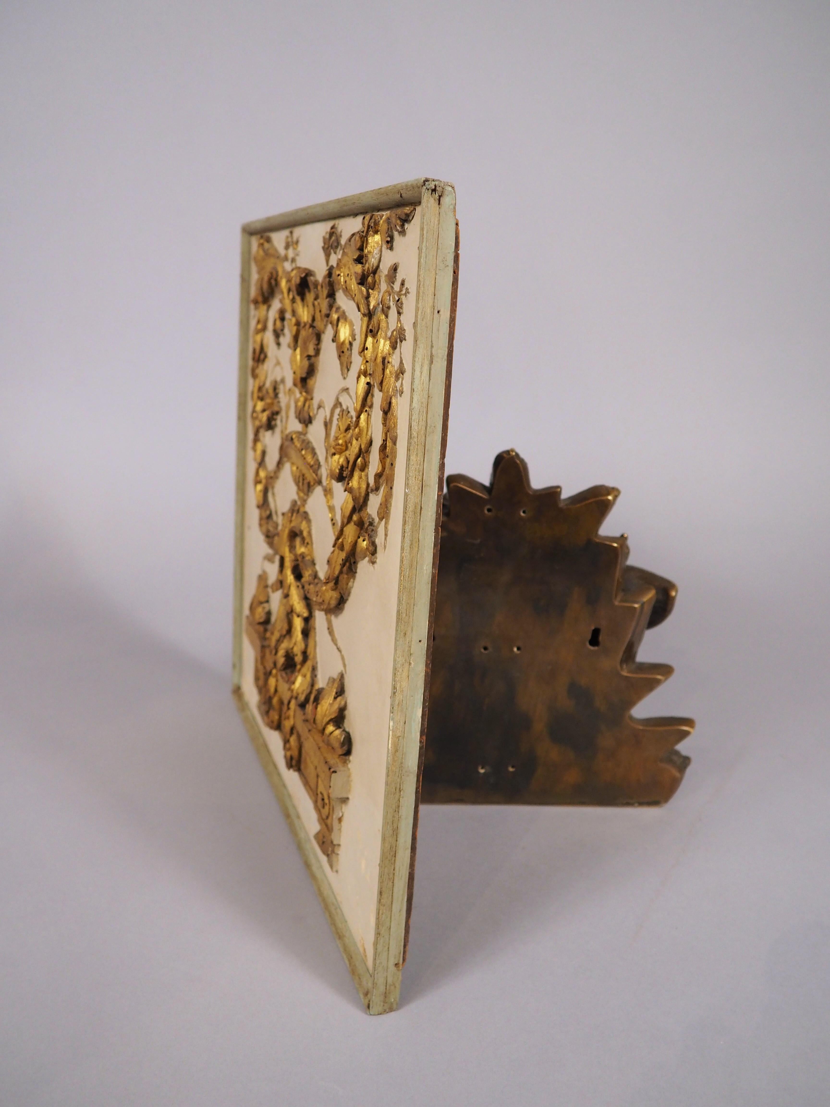 Kleine, fein geschnitzte und lackierte Tafel aus Giltholz aus Frankreich, 19.C. im Angebot 6