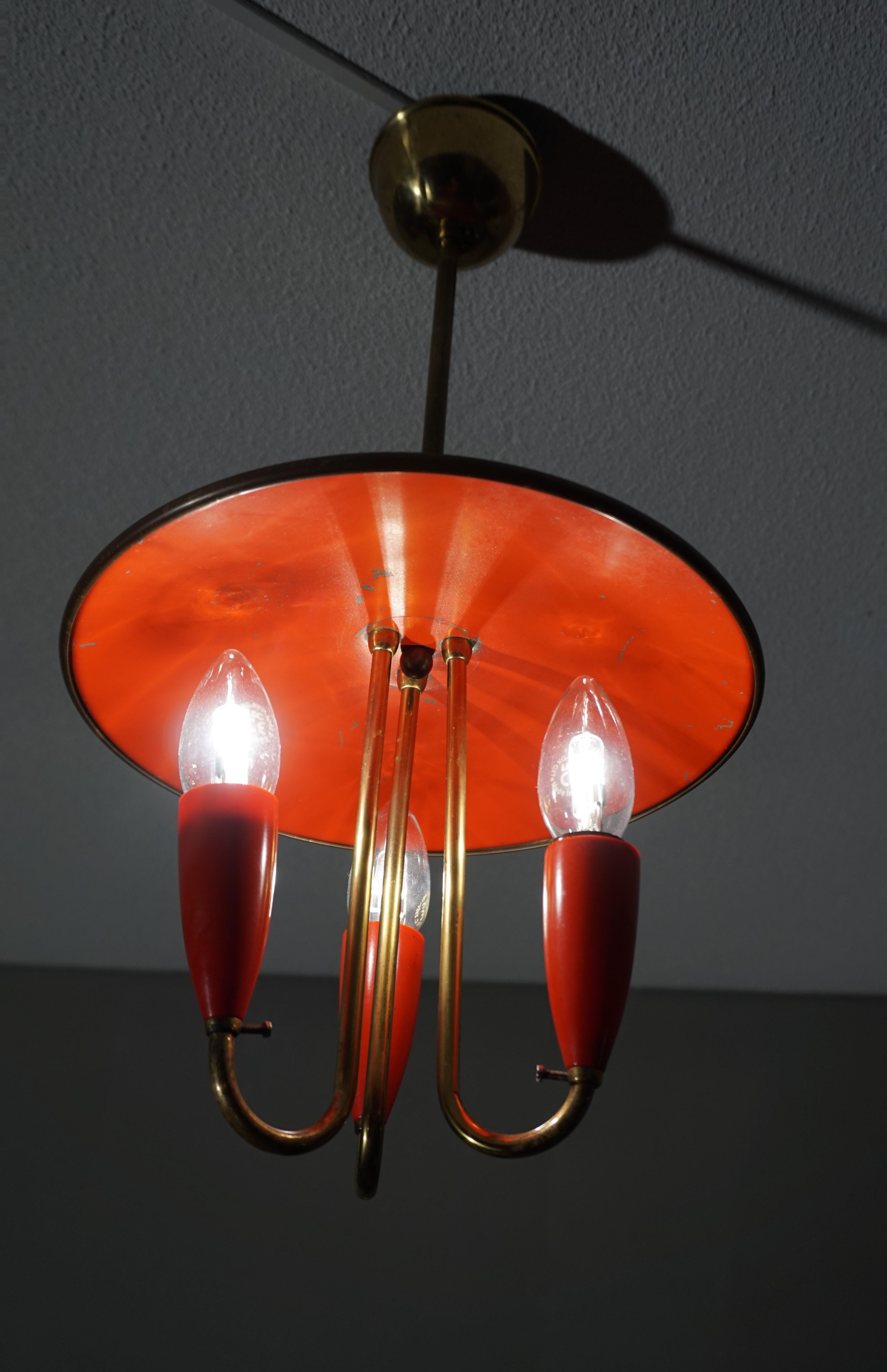 Small and Stylish Mid-Century Modern Brass and Red Bakelite Chandelier / Pendant In Good Condition In Lisse, NL