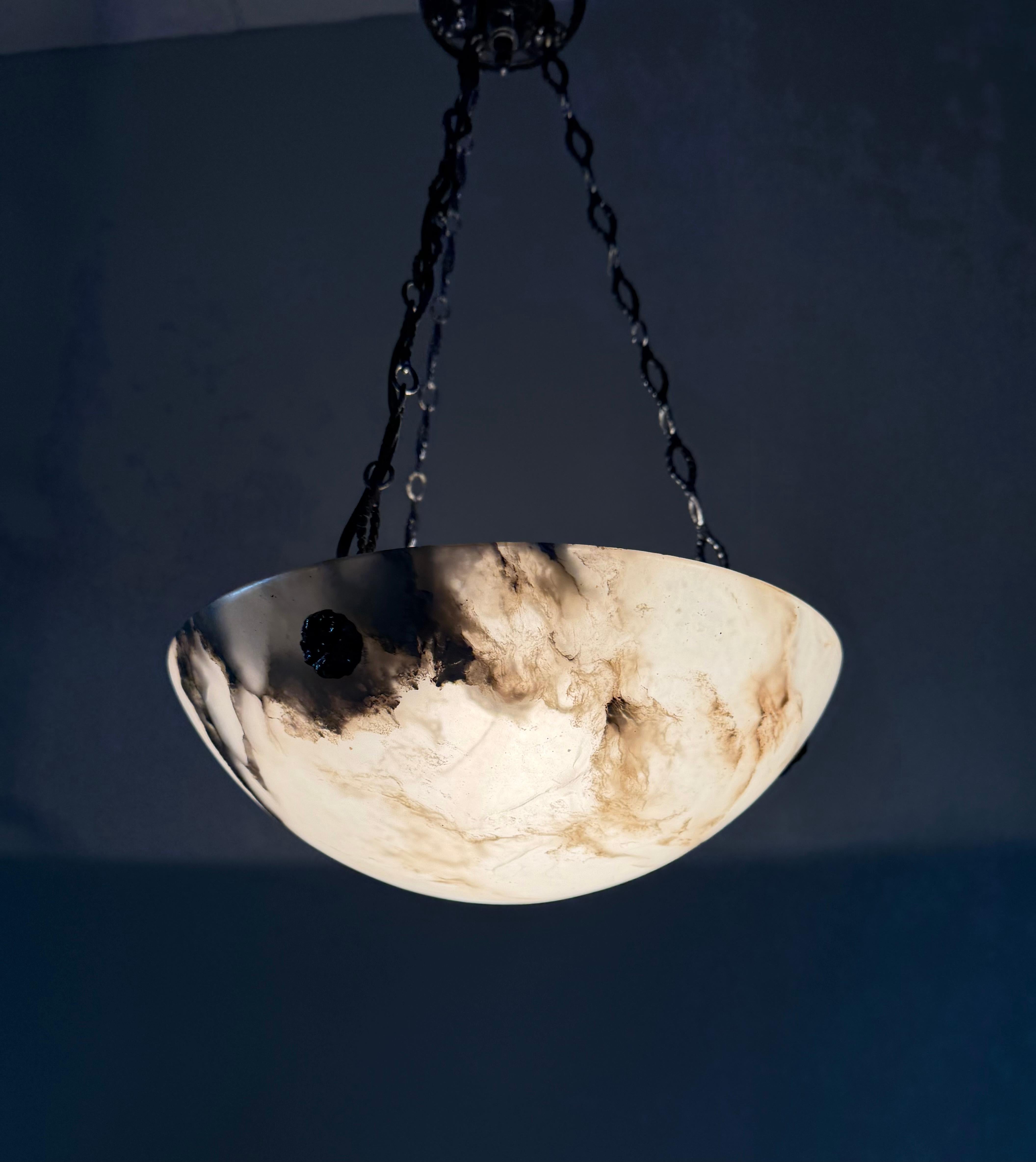 Petit luminaire Art Déco en albâtre blanc avec chaînes et baldaquin, de style Timeless-art en vente 8