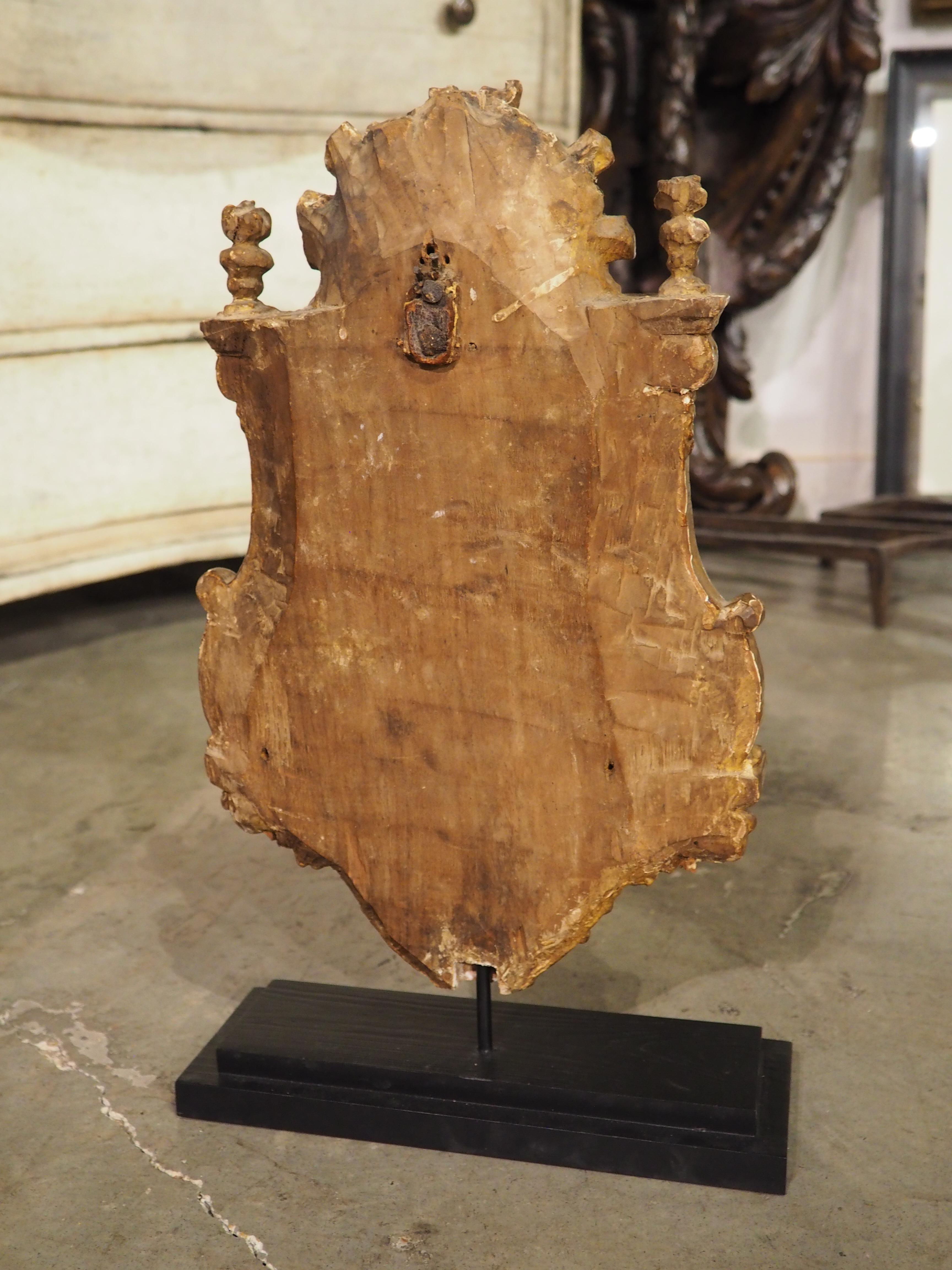 Kleine und einzigartige italienische Altar Niche aus Giltwood aus dem 18. Jahrhundert auf Stand im Angebot 1