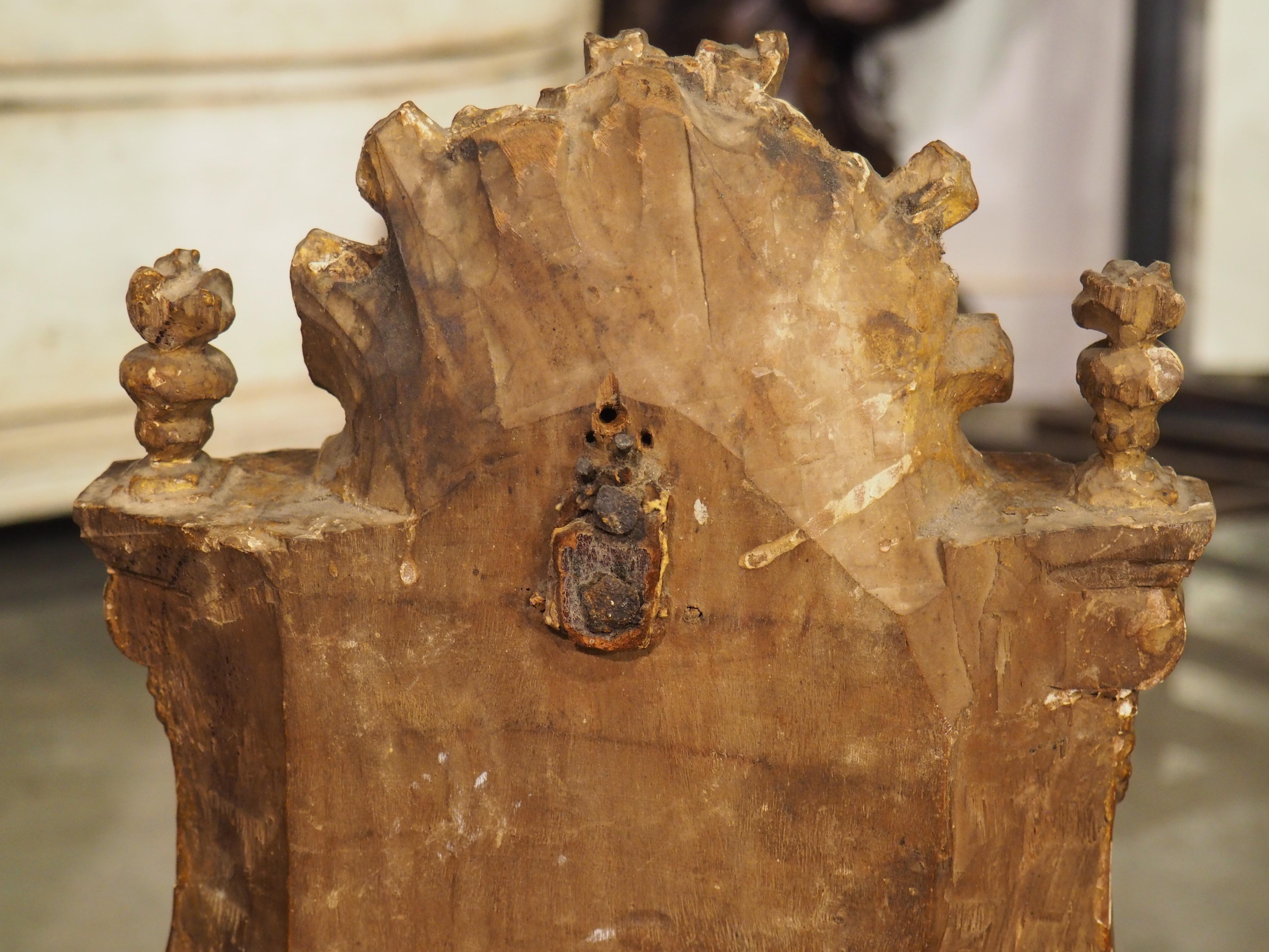 Kleine und einzigartige italienische Altar Niche aus Giltwood aus dem 18. Jahrhundert auf Stand im Angebot 2