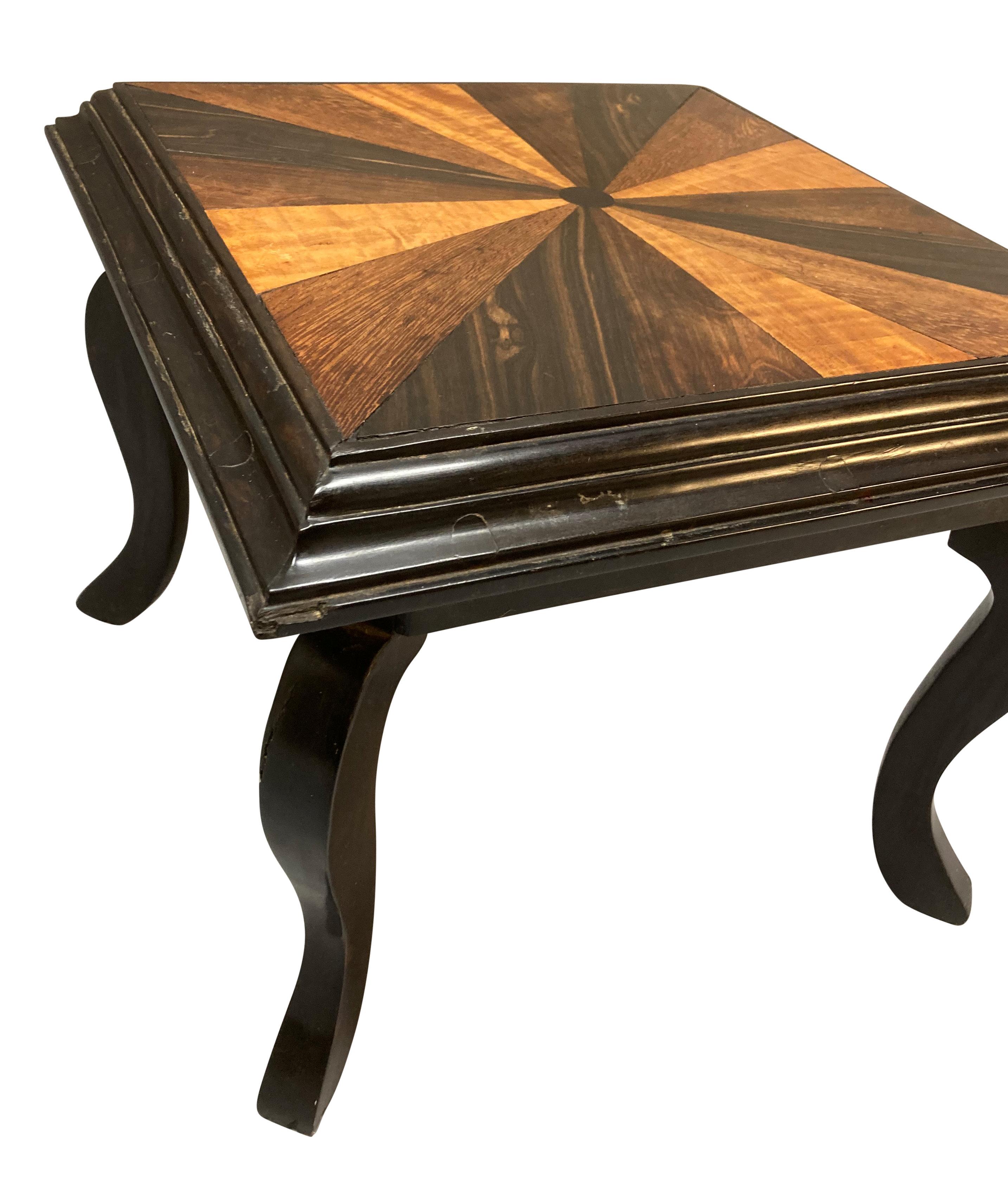 Petite table d'appoint anglo-indienne en ébène massif Bon état - En vente à Kent, Dover