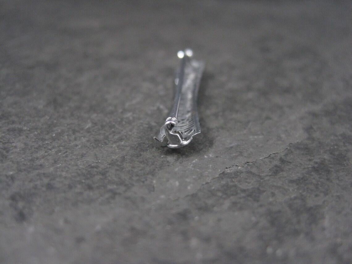 Small Antique 10K White Gold Filigree Bar Pin For Sale 1