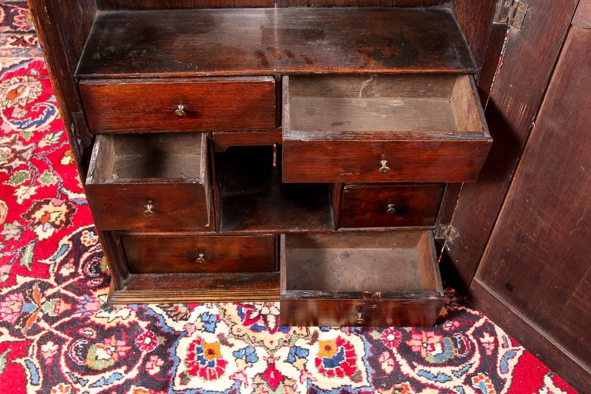 Small Antique 18th Century Georgian Oak Cabinet In Good Condition In Bridgeport, CT