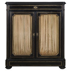 Petite armoire ancienne A.I.C. noire avec laiton de style Napoléon III