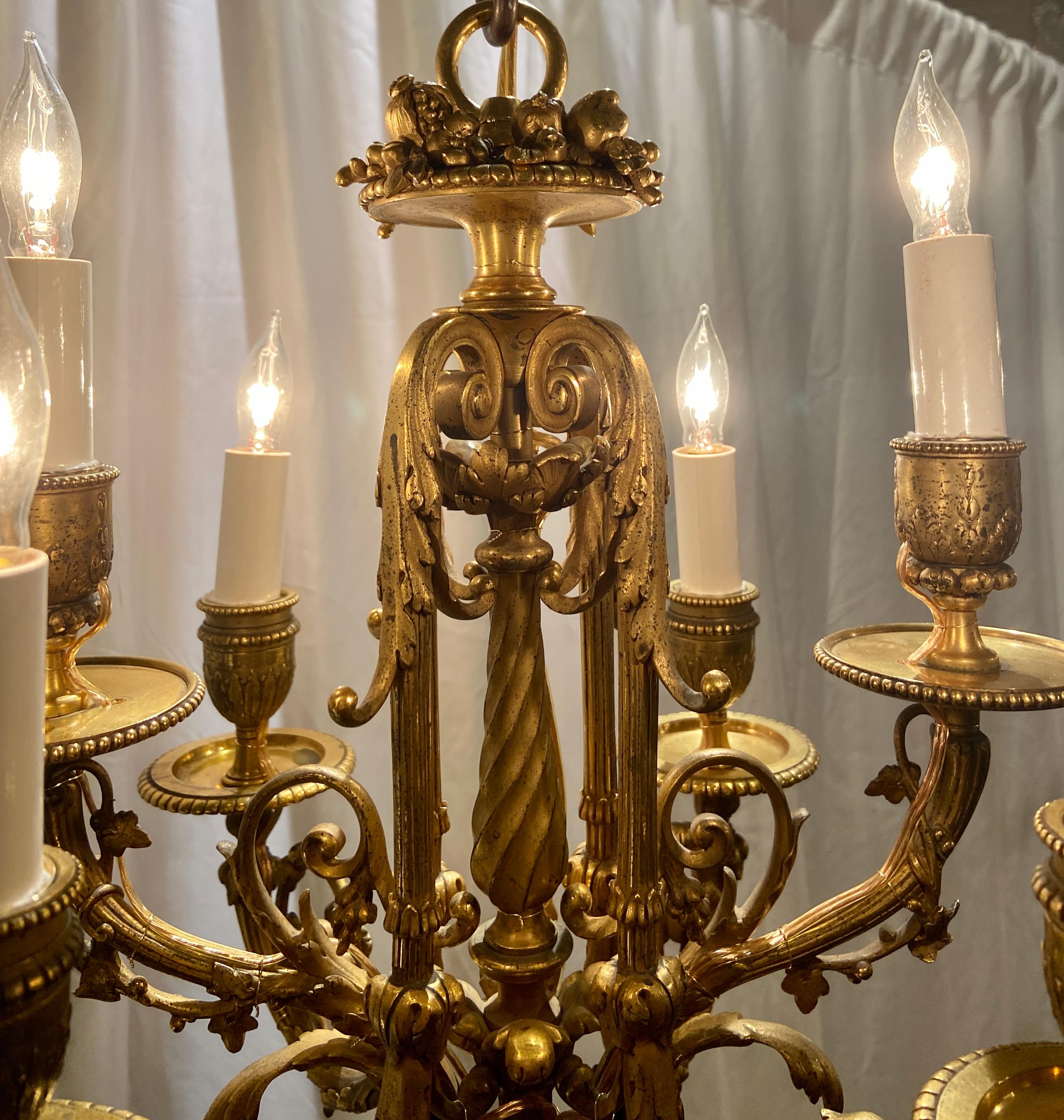 6flammiger antiker französischer Goldbronze-Kronleuchter im Louis-XVI.-Stil des 19. Jahrhunderts (Louis XVI.) im Angebot
