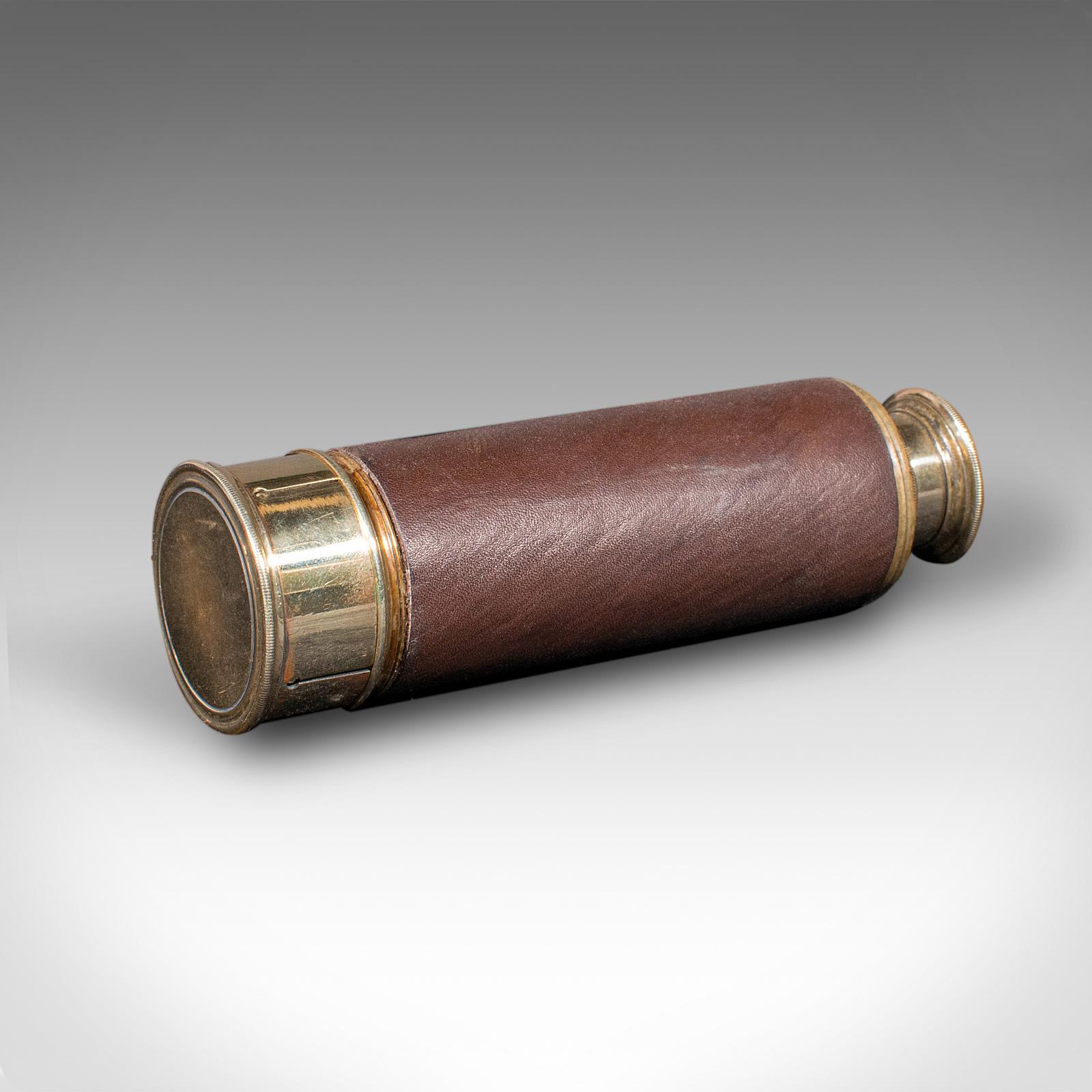 Si tratta di un piccolo telescopio tascabile antico a 6 estrazioni, uno strumento da escursionismo o di navigazione inglese di Baker of London, risalente alla metà del periodo vittoriano, circa 1860.

Perfetto per il birdwatching, l'apprezzamento