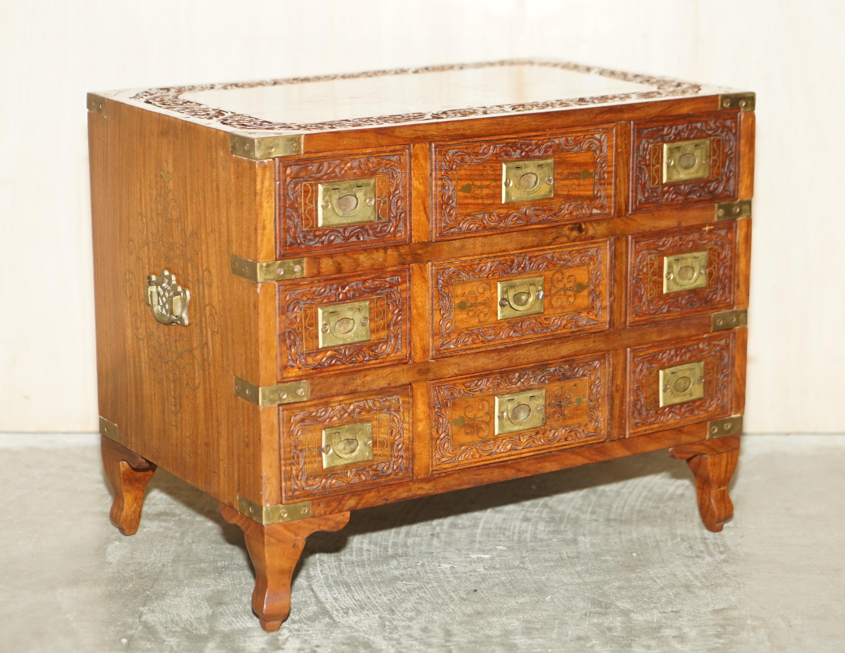 We are delighted to offer for sale this stunning original Anglo Indian Brass and Rosewood Circa 1880-1900 small side table tea chest of drawers or large table top jewellery cabinet

A good looking and well made piece, most likely designed to hold