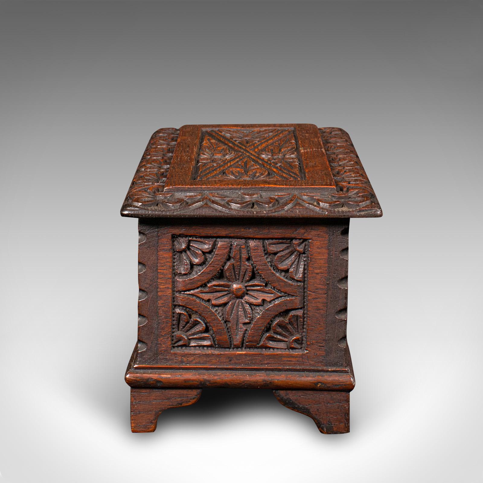 Petit coffre d'apprenti antique, anglo-indien, boîte coloniale Keepsake, victorienne Bon état - En vente à Hele, Devon, GB