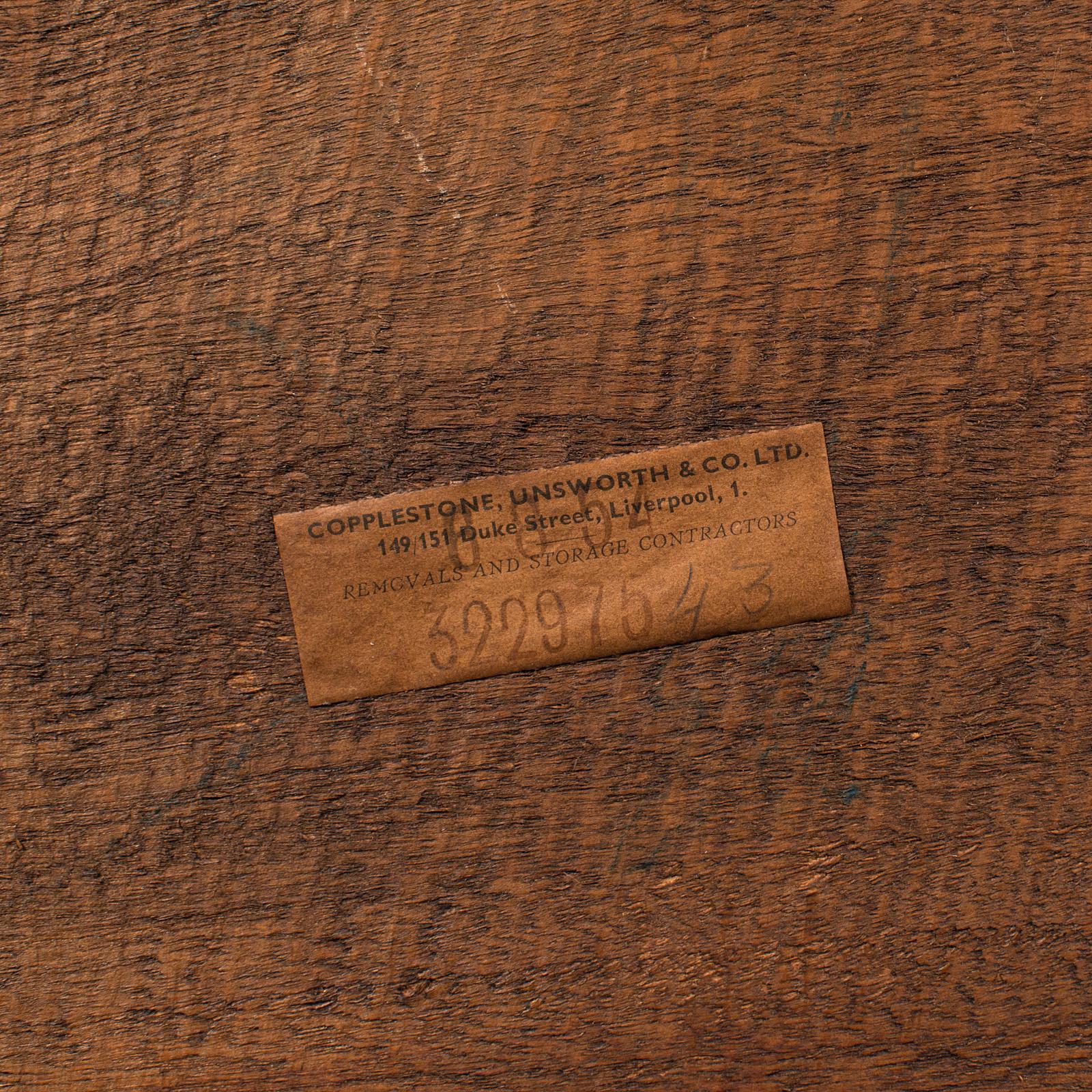 Petit coffre d'apprenti ancien, anglais, en bois de camphrier, boîte de rangement, Circa 1920 en vente 1