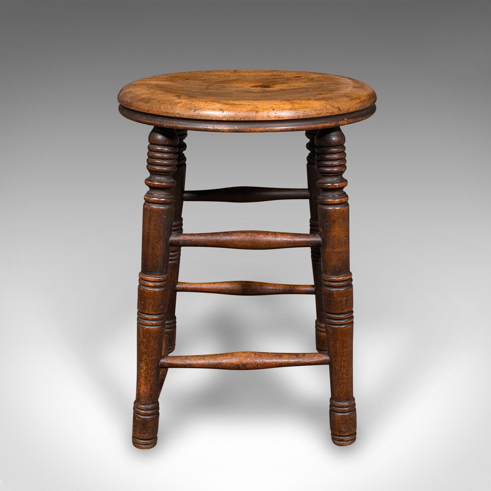 Victorien tardif Petit tabouret d'artiste ancien, English Beeche, Country Studio, Victorien, C.1890 en vente