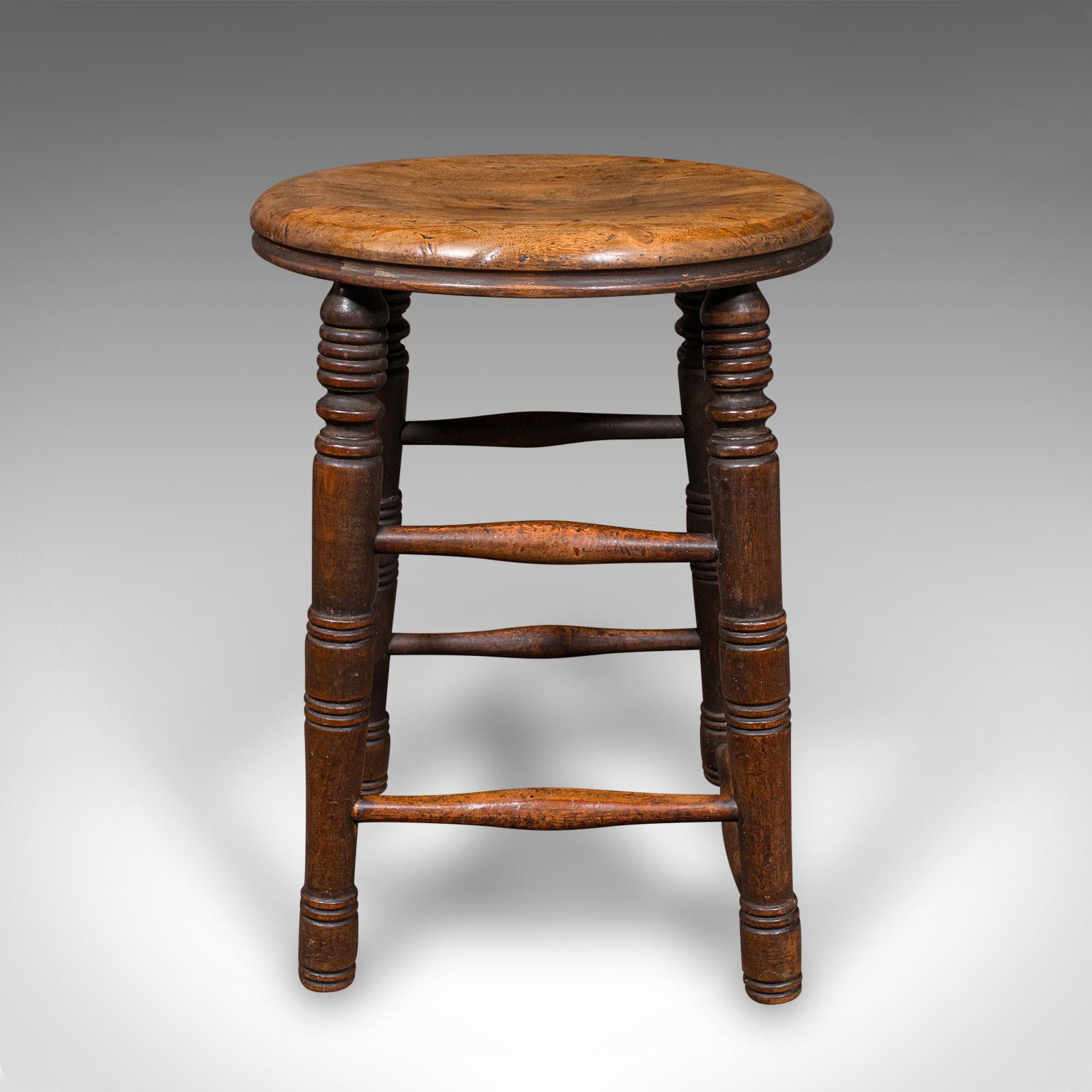 Petit tabouret d'artiste ancien, English Beeche, Country Studio, Victorien, C.1890 Bon état - En vente à Hele, Devon, GB