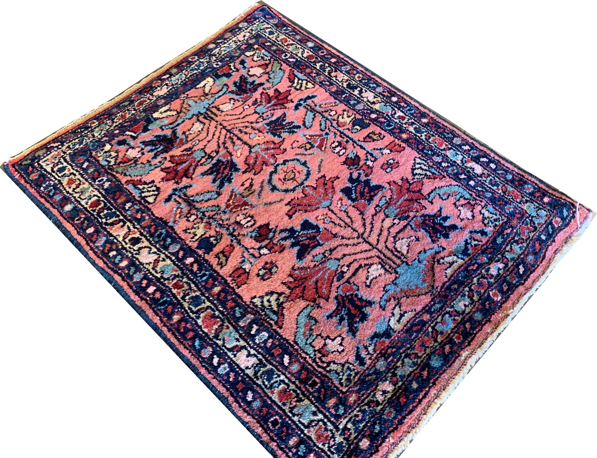 Antiker handgefertigter rosa handgefertigter Aserbaidschan-Teppich aus Wolle (Rustikal) im Angebot