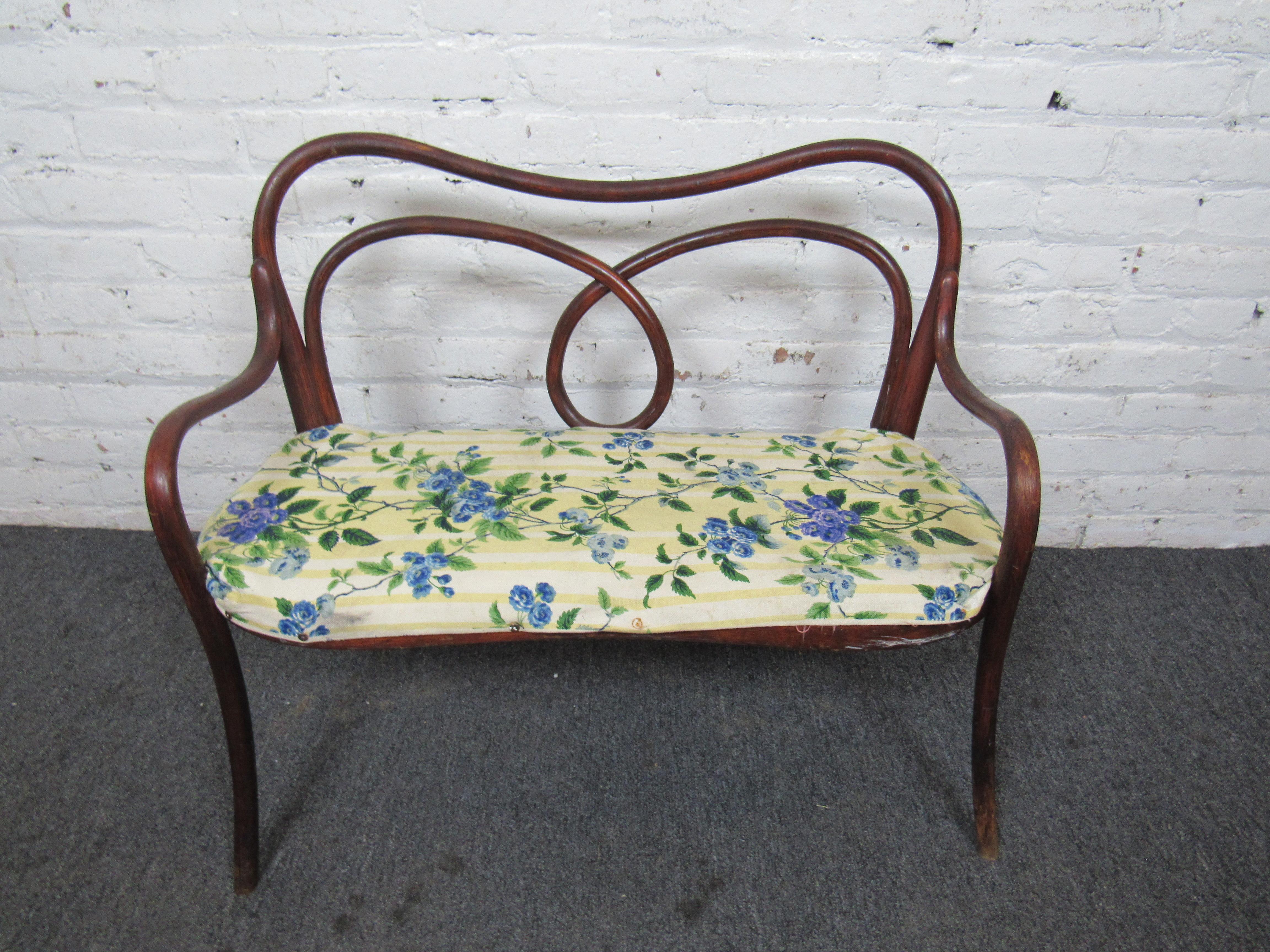 Quaint little bench with a floral fabric pattern. Great for children's room or entry way.
Location: Brooklyn NY.