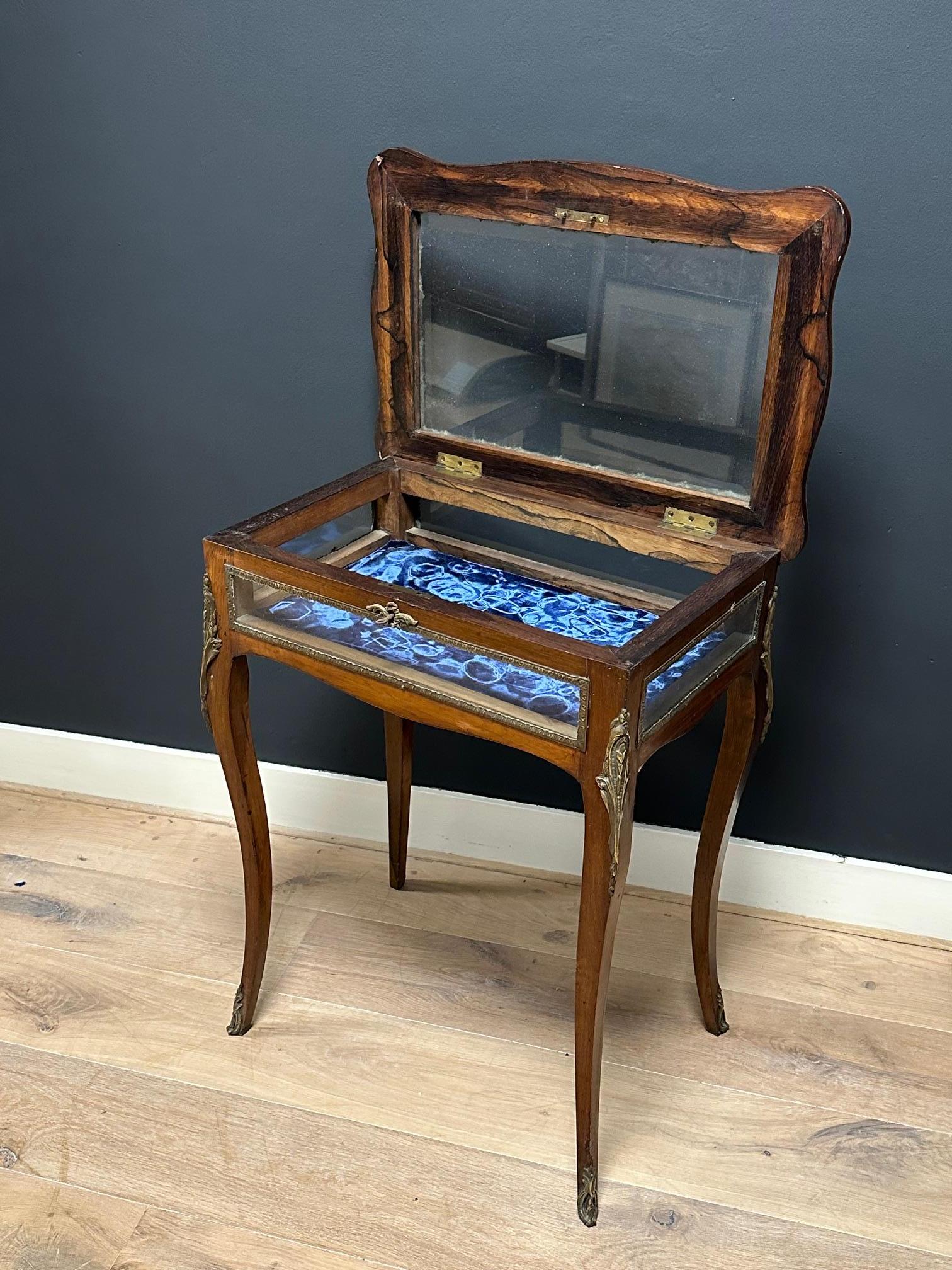 British small antique bijouterie table For Sale