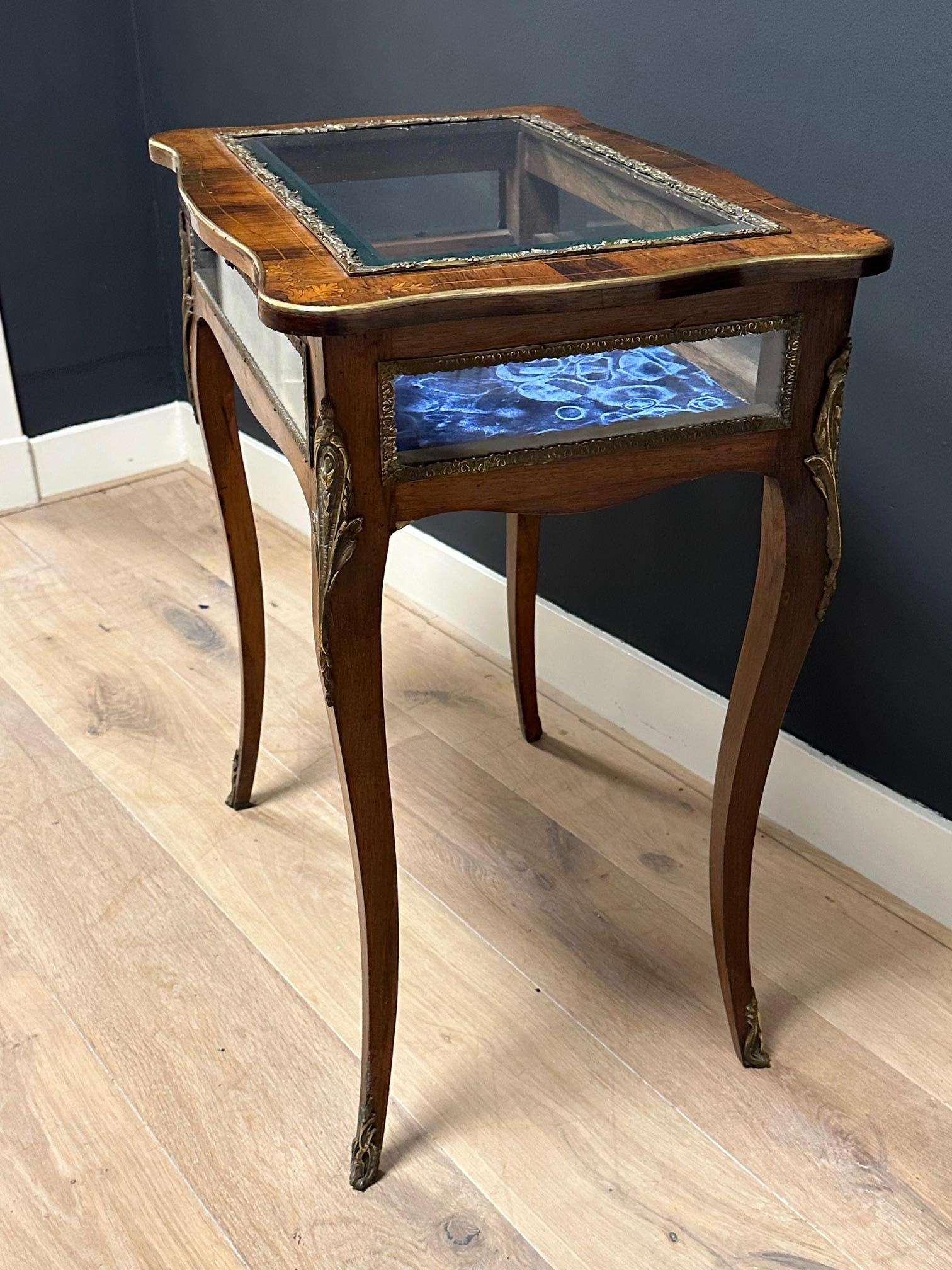 small antique bijouterie table In Good Condition For Sale In BEEKBERGEN, NL